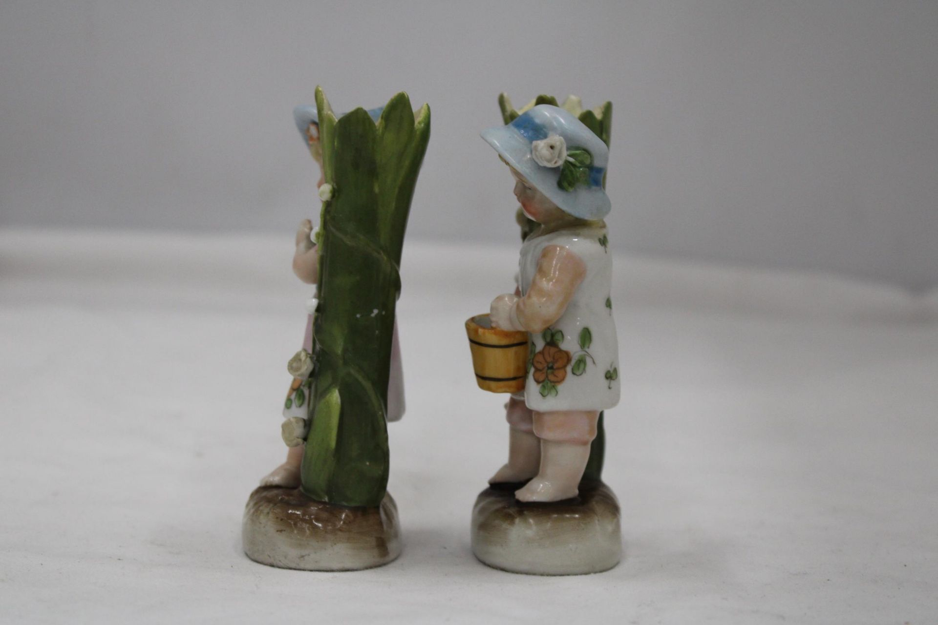 TWO VINTAGE GERMAN CONTA AND BOHME FAIRINGS TO INCLUDE A GIRL WITH JUG VASE AND A GIRL WITH BASKET - Image 3 of 6