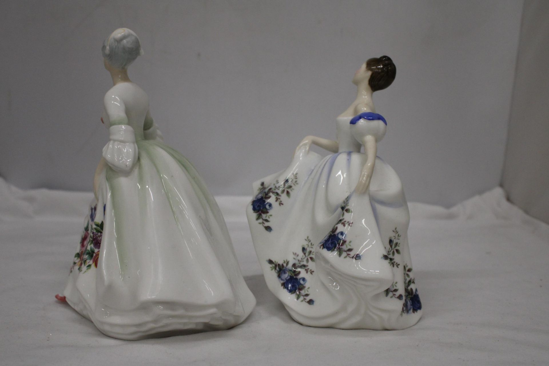 TWO ROYAL DOULTON FIGURES DIANA HN 2468 AND BEATRICE HN 3263 - Bild 3 aus 7