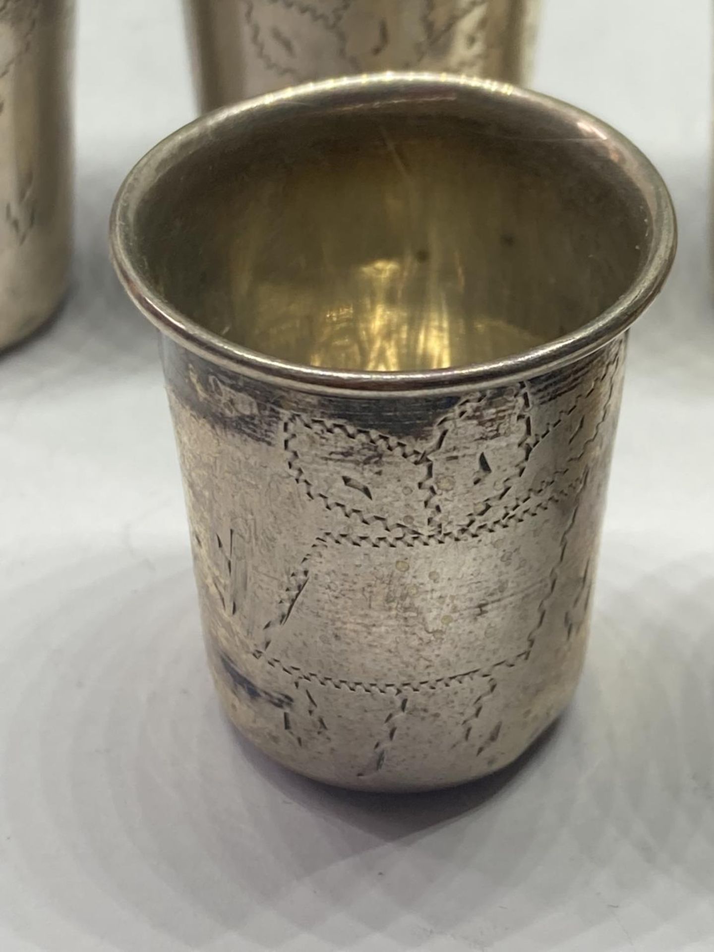 SIX STIRRUP CUPS MARKET LO SILVER 833 GROSS WEIGHT 48 GRAMS - Image 2 of 4