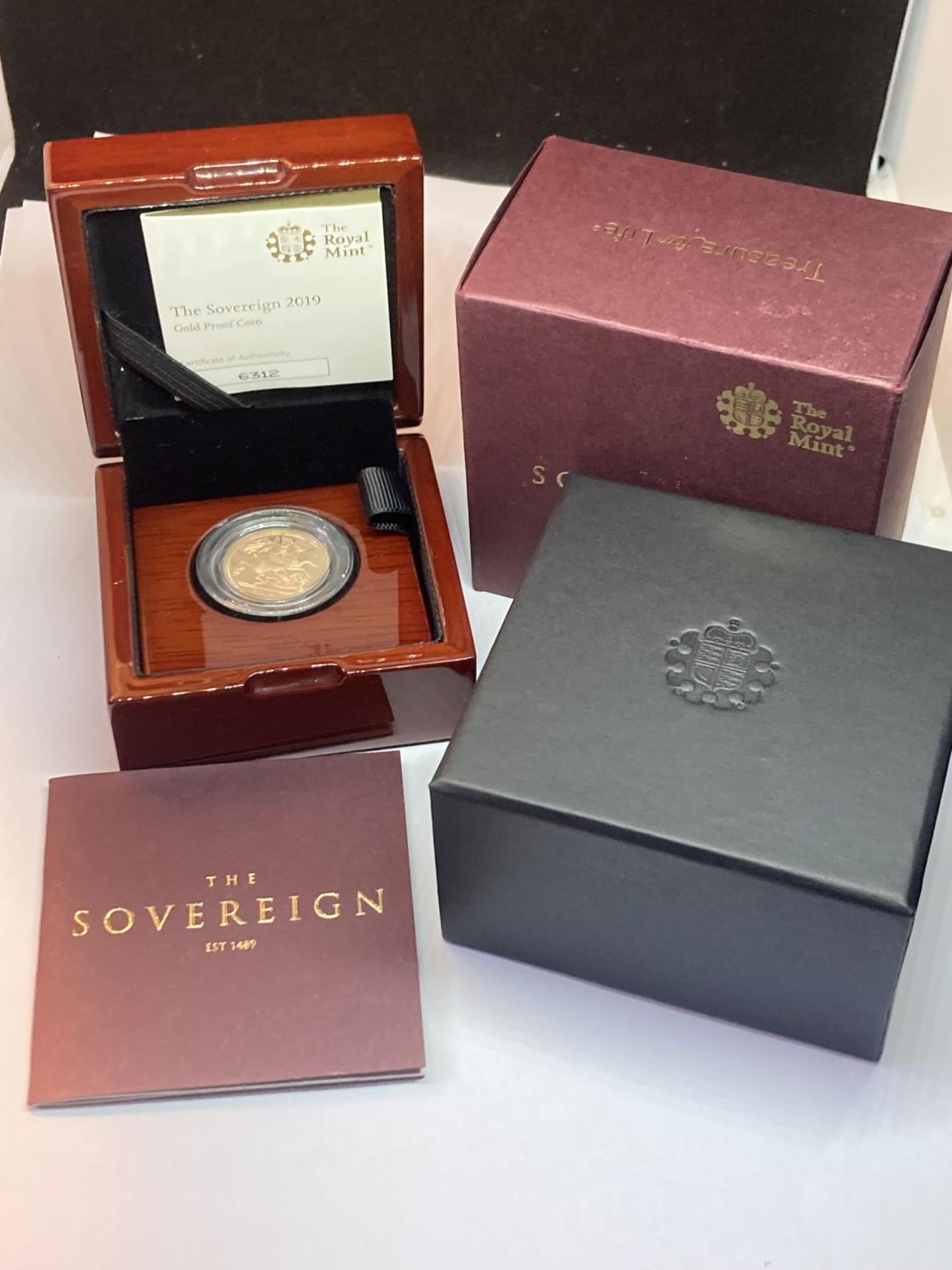 A 2019 THE SOVEREIGN GOLD PROOF LIMITED EDITION NUMBER 6,312 OF 9,500 IN A WOODEN BOXED CASE