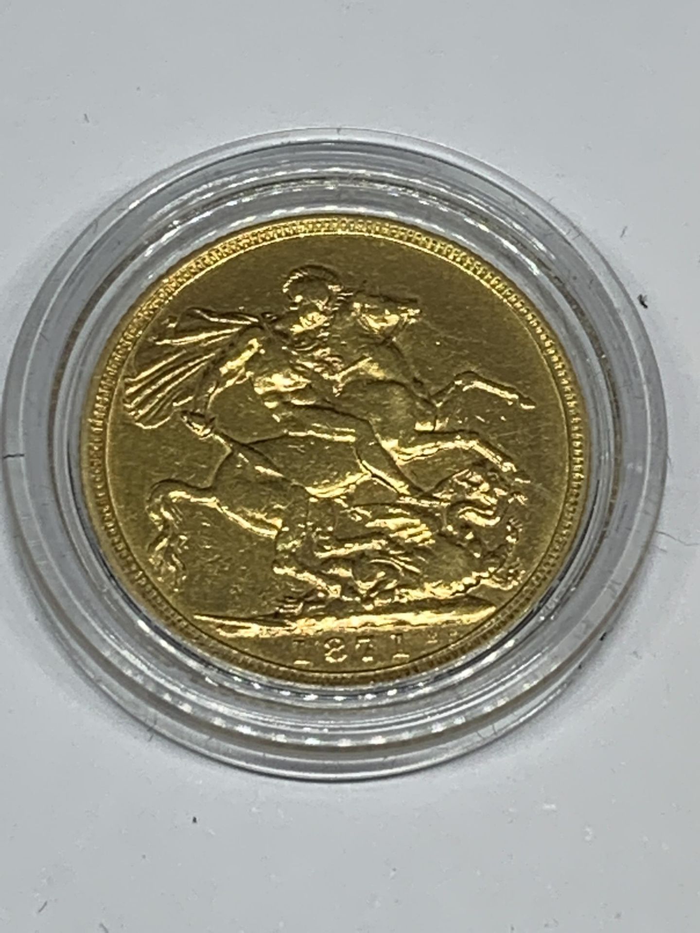AN 1871 GOLD SOVEREIGN QUEEN VICTORIA YOUNG HEAD, LONDON MINT