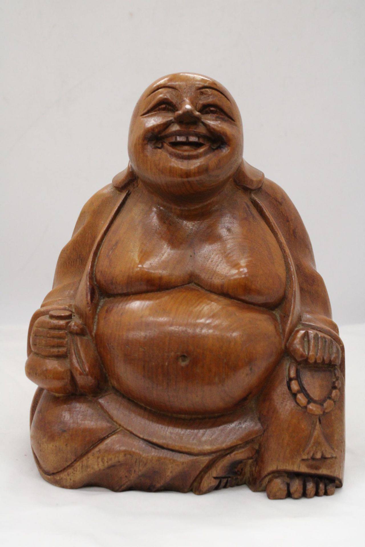 A LARGE WOODEN HAND CARVED BUDDHA - Image 2 of 5