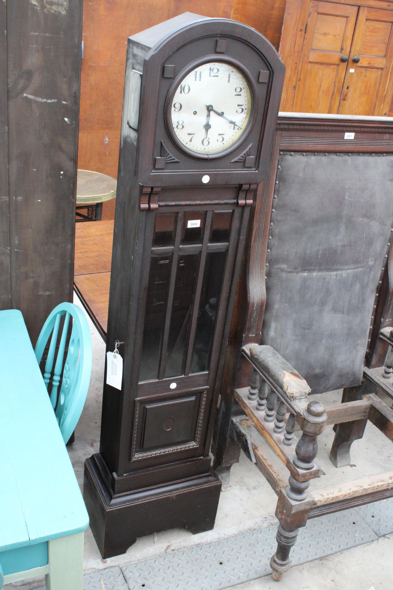 AN EARLY 20TH CENTURY HALL CLOCK WITH WESTMINSTER CHIME, KEYS AND PENDULUM