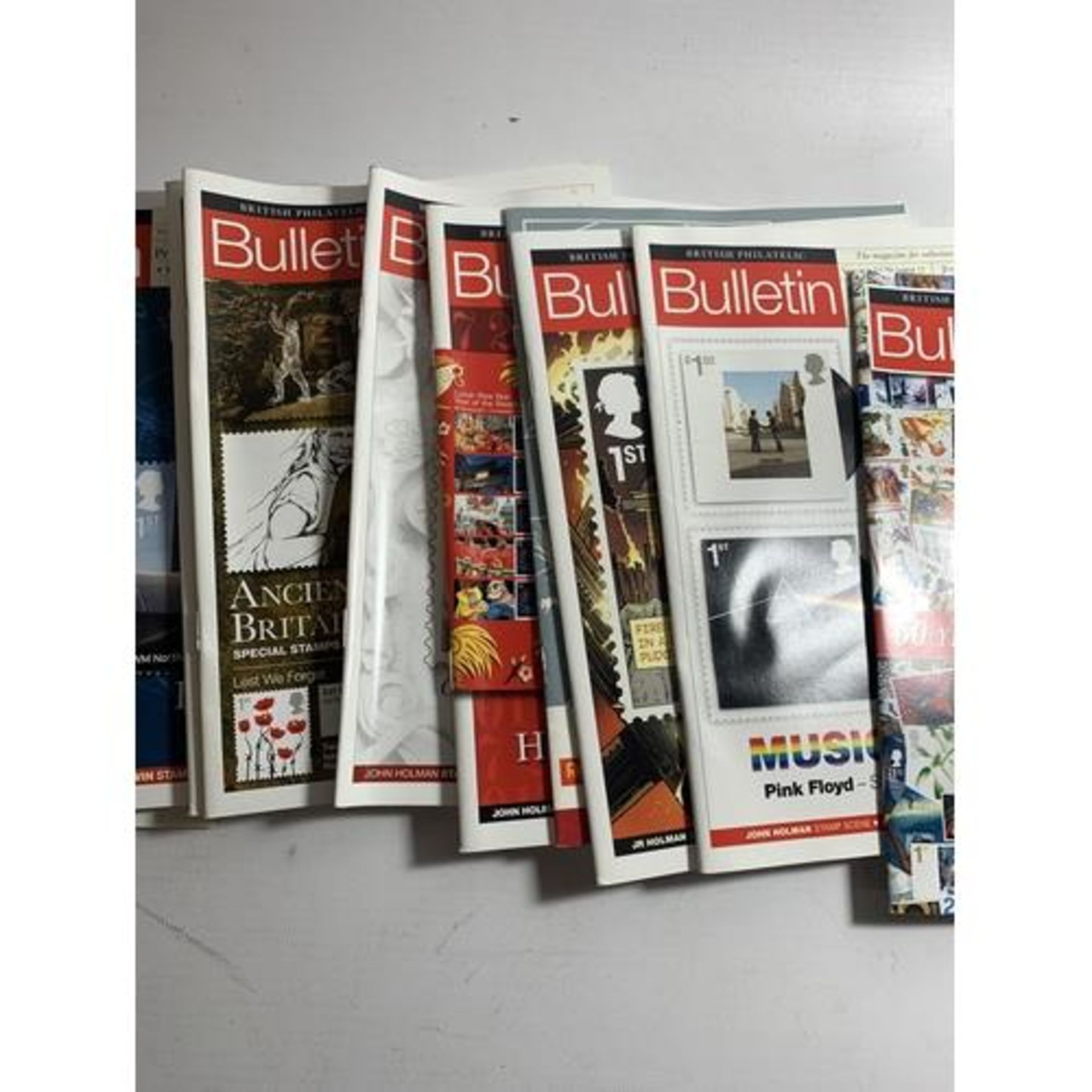 FOURTEEN ISSUES OF THE BRITISH PHILATELIC BULLETIN MAGAZINE TO INCLUDE50 YEARS OF CHRISTMAS - Bild 2 aus 2