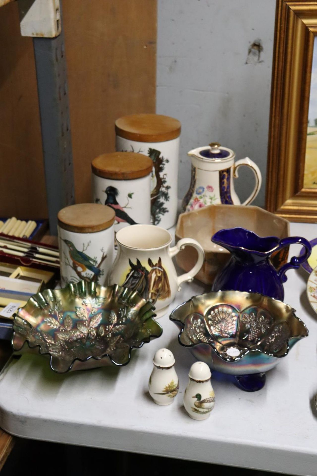 A QUANTITY OF CERAMICS AND GLASSWARE TO INCLUDE THREE PORTMEIRION GRADUATED STORAGE JARS, 2 A/F, TWO