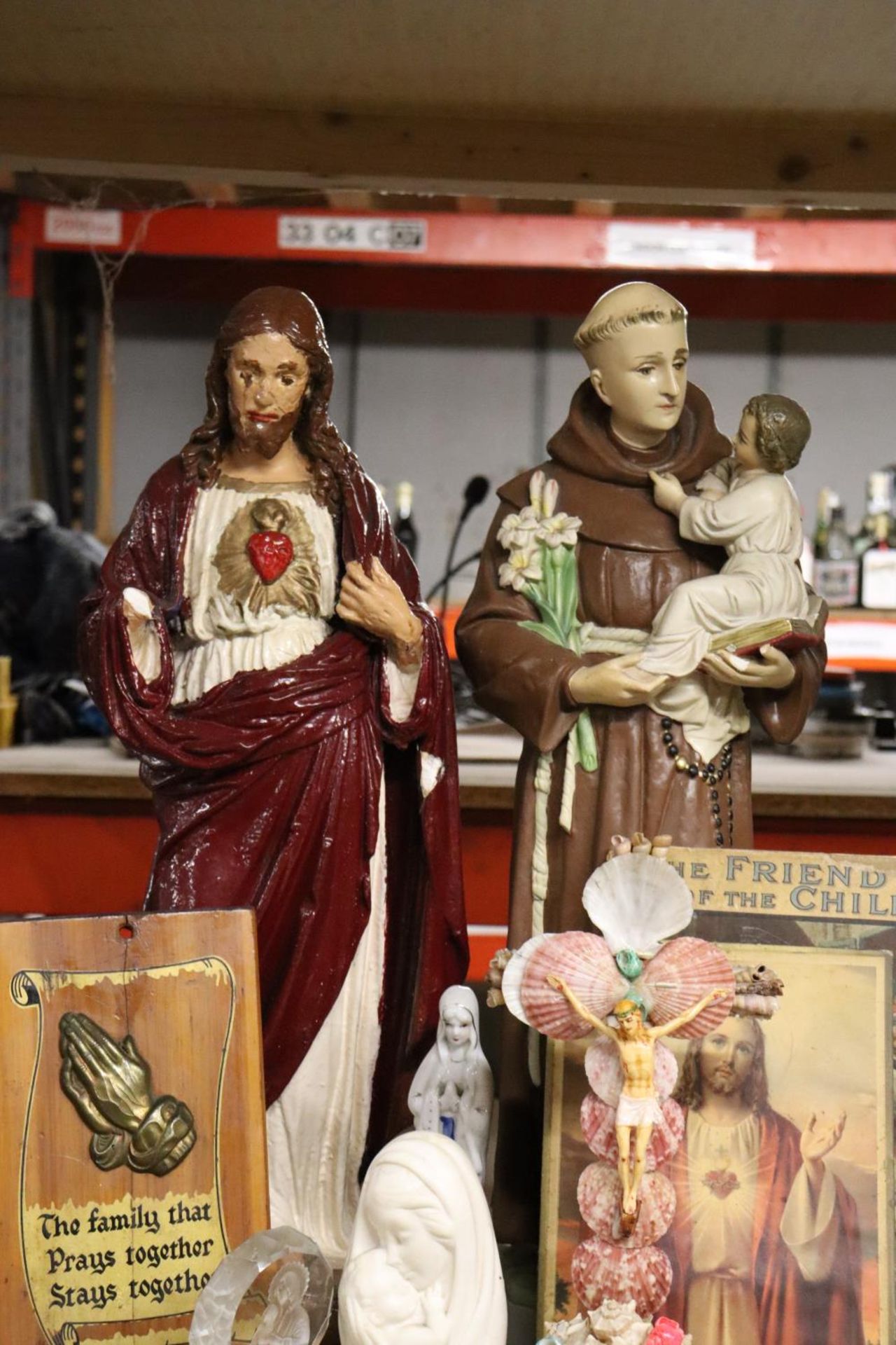 A COLLECTION OF RELIGIOUS ITEMS TO INCLUE A LARGE FIGURE OF JESUS - HAND MISSING, A MONK HOLDING A - Image 5 of 6