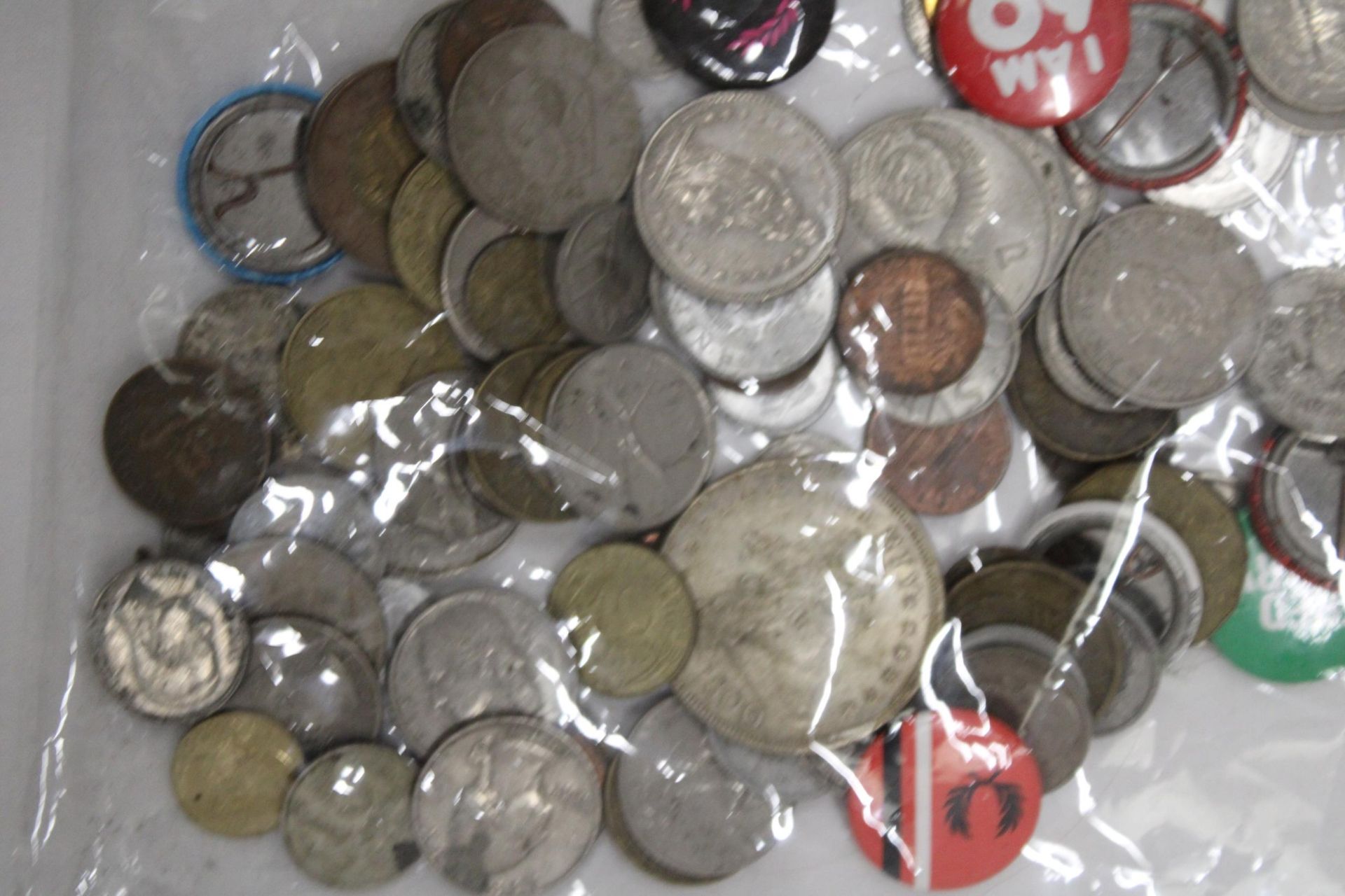 A COLLECTION OF VINTAGE FOREIGN COINS AND BADGES - Image 6 of 6