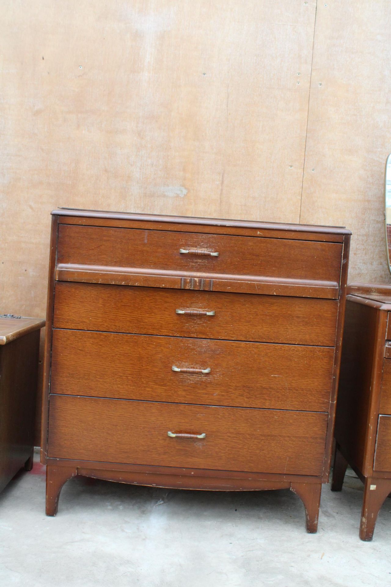 A RETRO LEBUS OAK CHEST OF FOUR DRAWERS, 31" WIDE, AND MATCHING DRESSING CHEST, 37" WIDE - Image 3 of 4