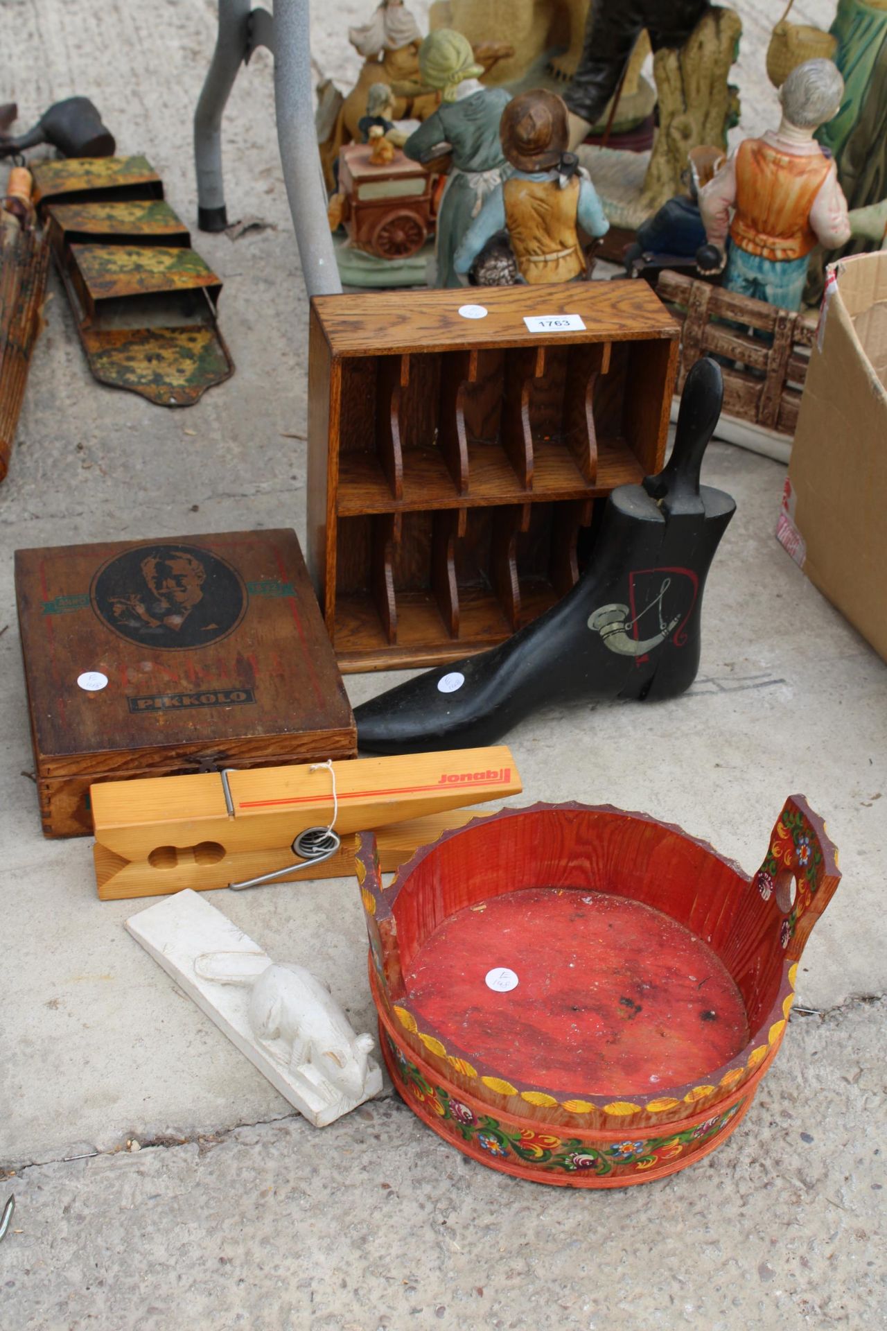 AN ASSORTMENT OF ITEMS TO INCLUDE A SHOE STRETCHER, A LETTER RACK AND A TREEN BOWL ETC