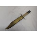 A BOWIE KNIFE, LENGTH 39CM