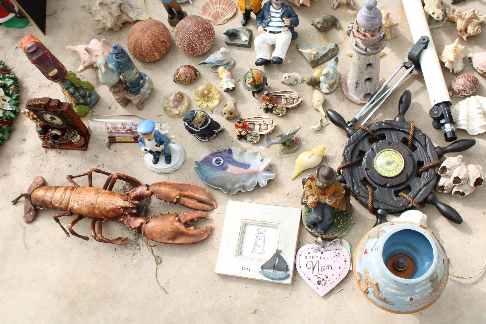 AN ASSORTMENT OF NAUTICAL RELATED ITEMS TO INCLUDE SHIPS, SAILORS AND ANIMALS ETC - Image 3 of 6