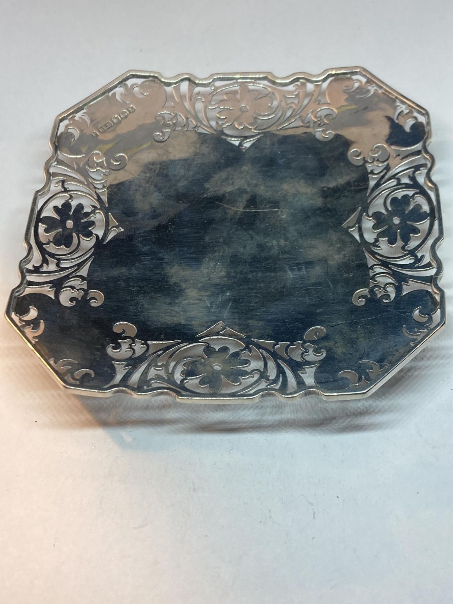 A HALLMARKED SHEFFIELD SILVER SQUARE FOOTED DISH