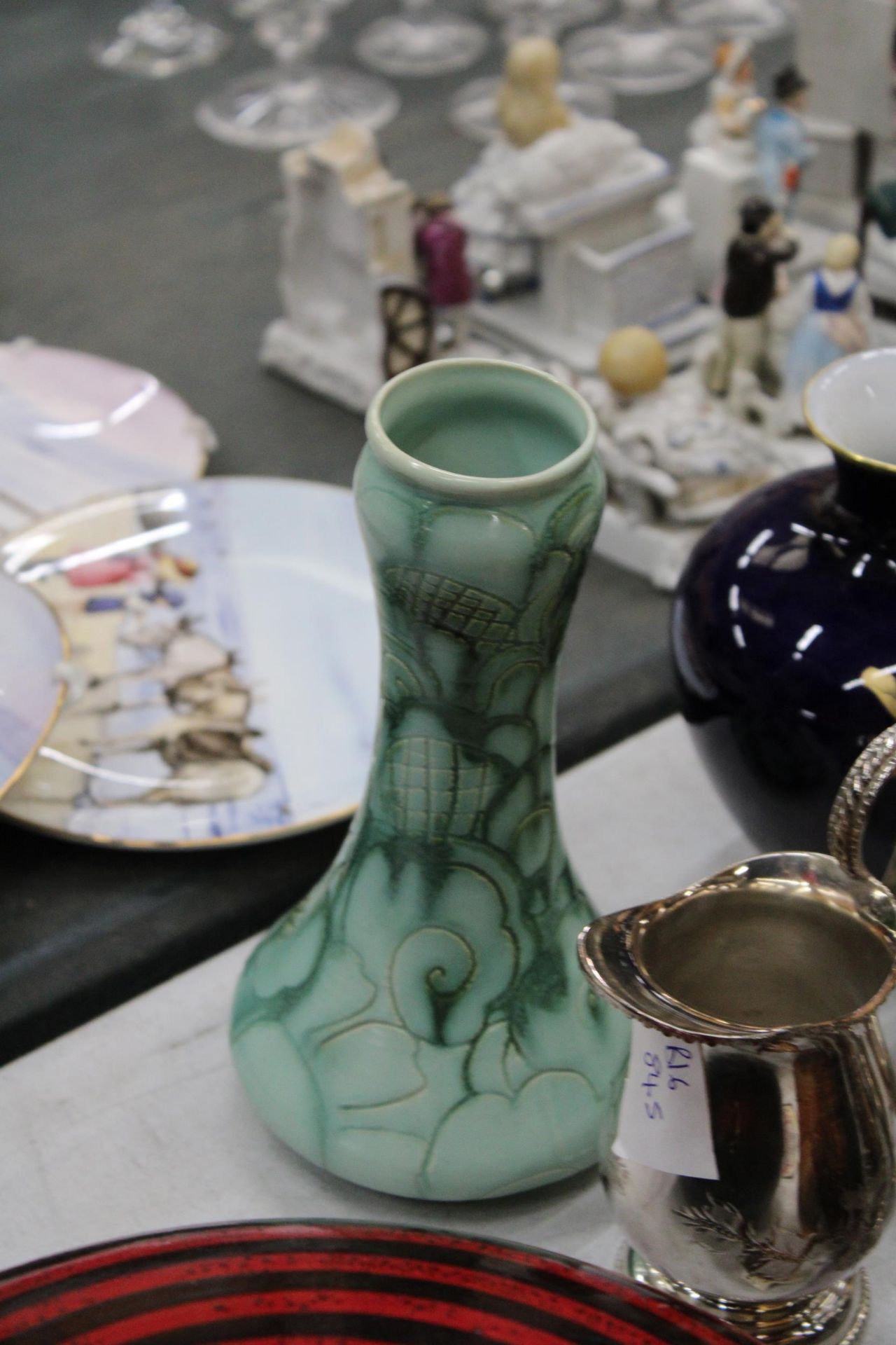 A MIXED LOT TO INCLUDE A WOODEN BOX, VASES, BIRD FIGURES, A SILVER PLATED SUGAR SIFTER AND JUG, ETC - Image 2 of 4