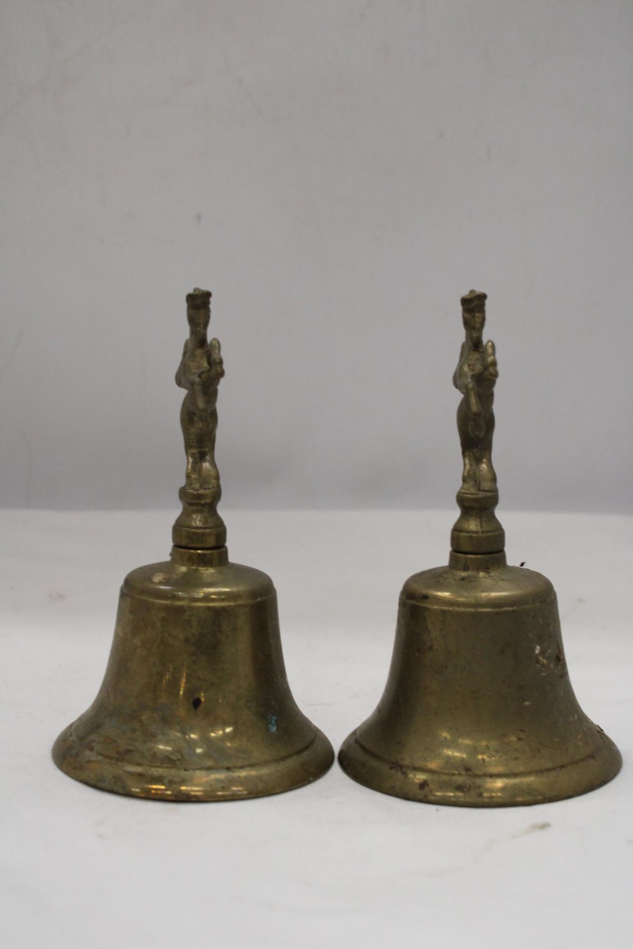 TWO BRASS 'PEGASUS' BELLS, HEIGHT 17CM - Image 3 of 6