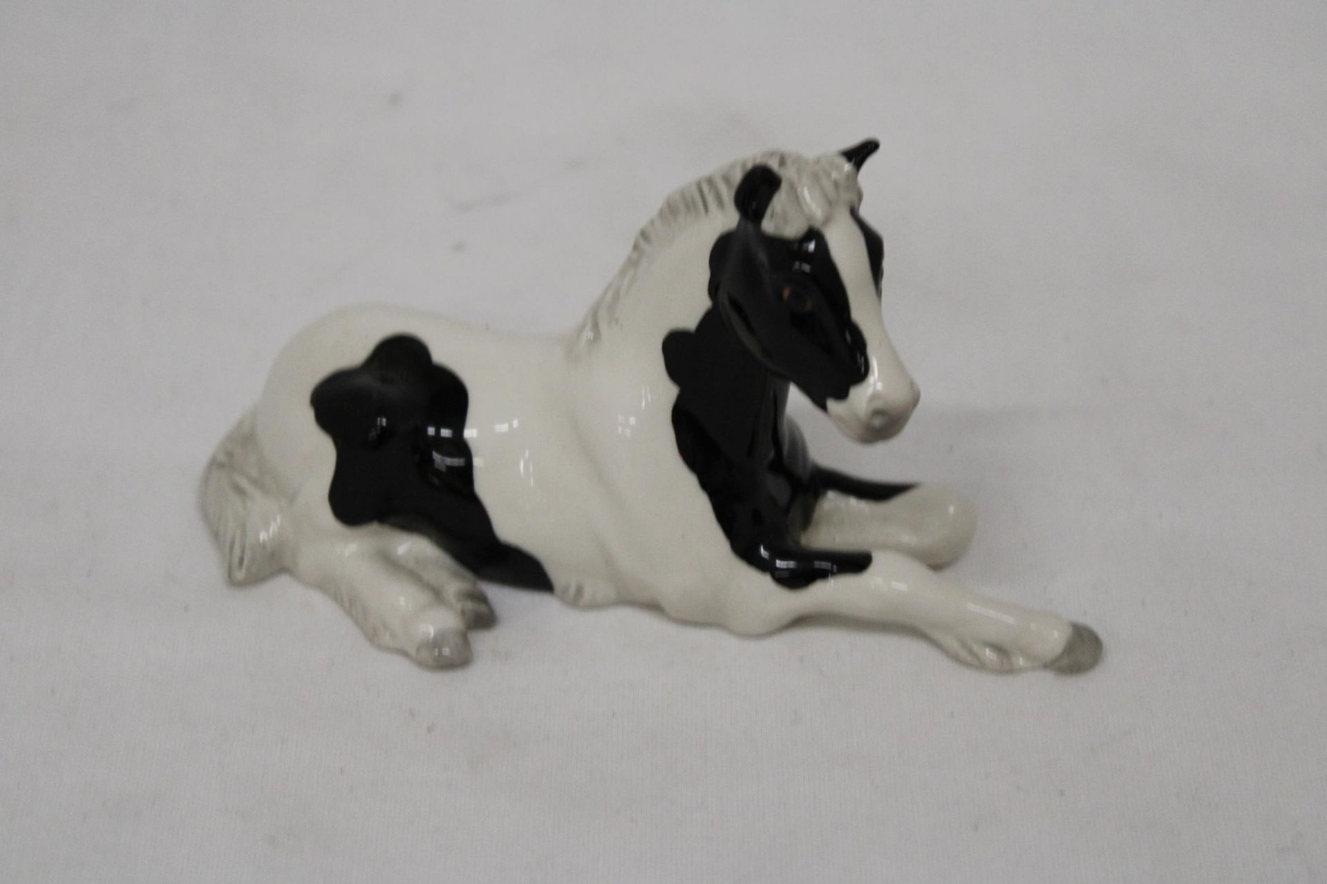 A BESWICK VANNER PONY FOAL FIGURE - SIGNED