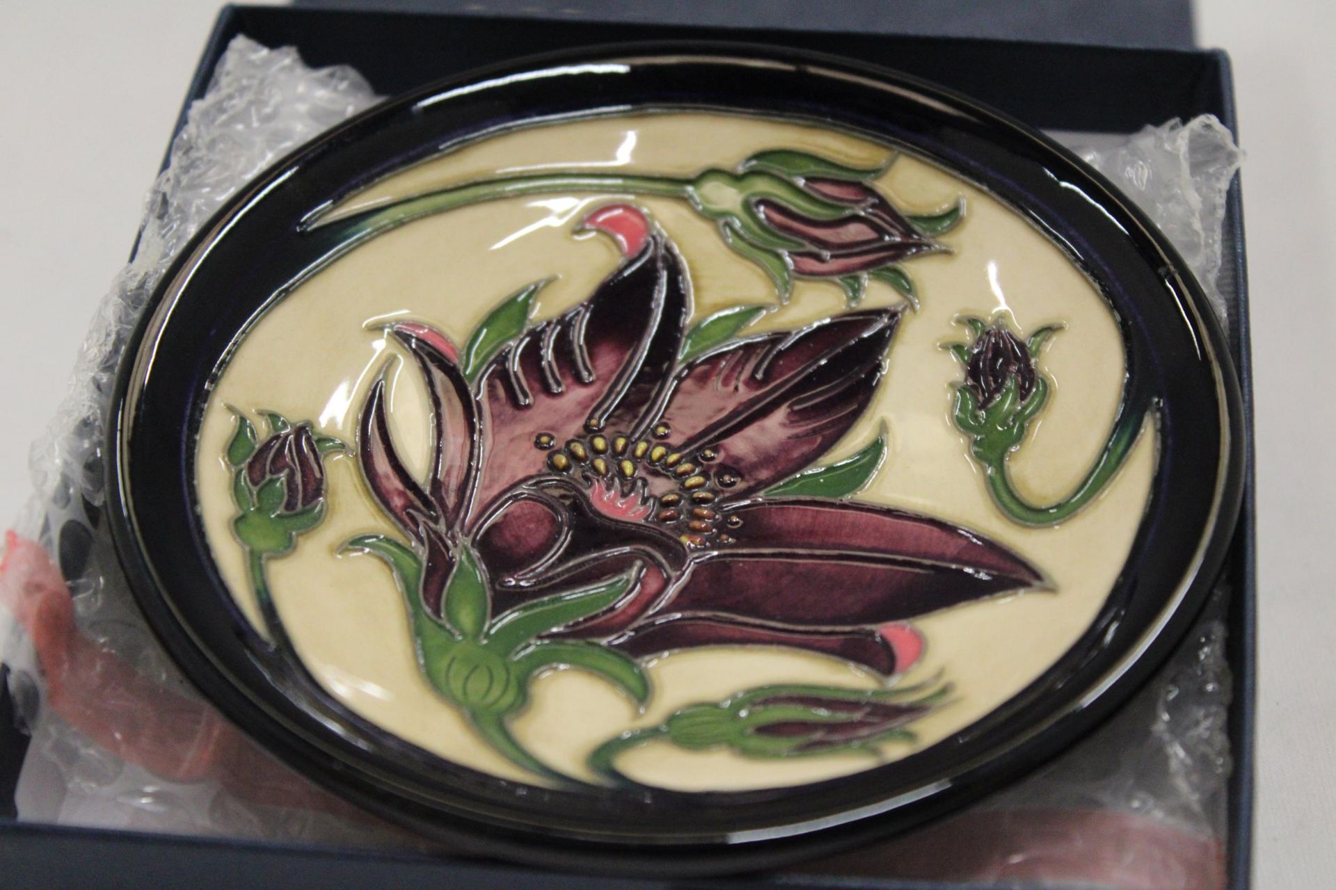 A BOXED MOORCROFT PULSATILLA & TIGRIS COASTER/PIN TRAY - 12 CM - Image 3 of 4