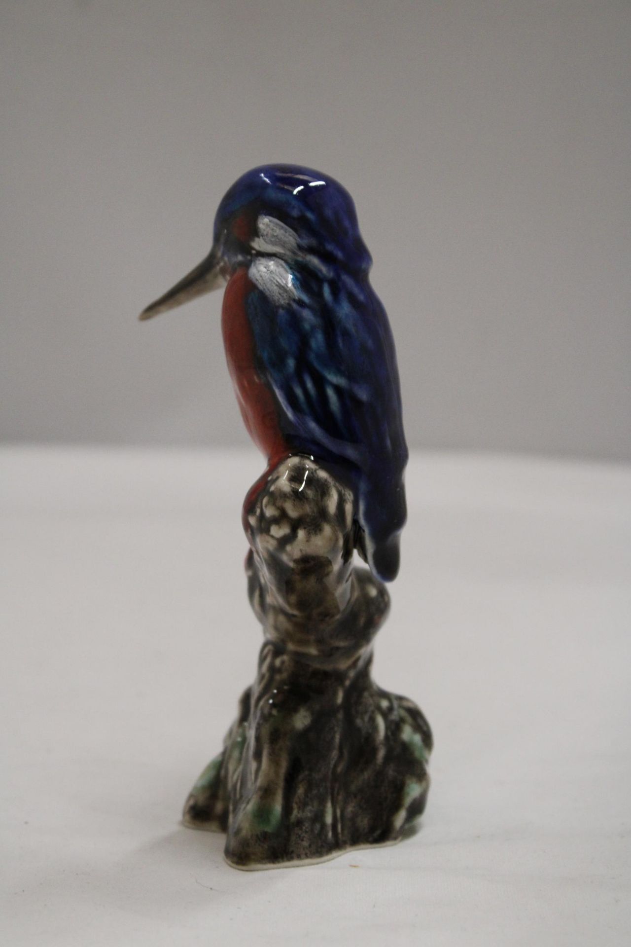 AN ANITA HARRIS KINGFISHER SIGNED IN GOLD - Image 3 of 6