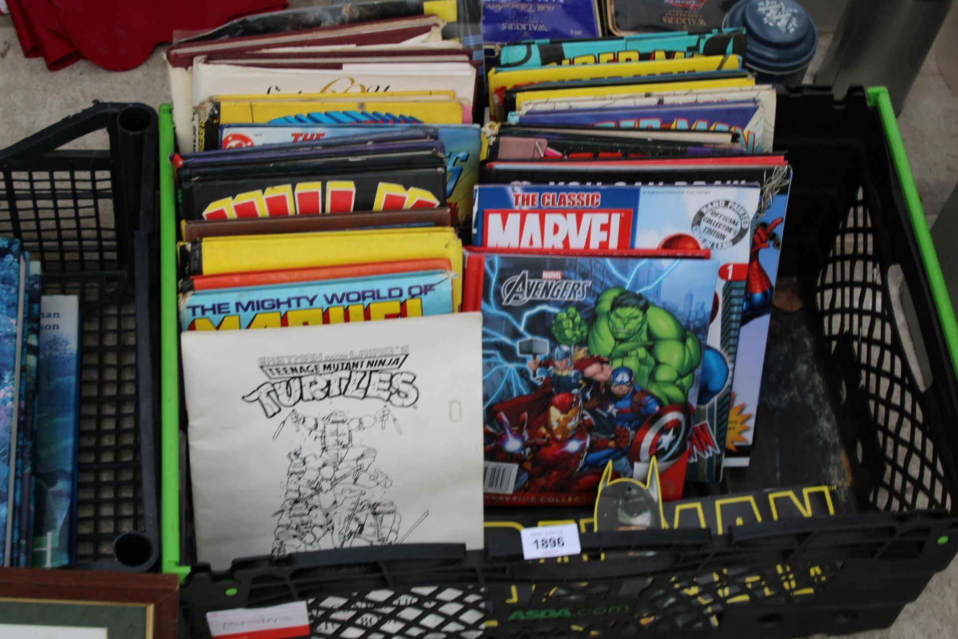 AN ASSORTMENT OF VARIOUS COMICS AND ANNUALS TO INCLUDE MARVEL ETC - Image 2 of 2