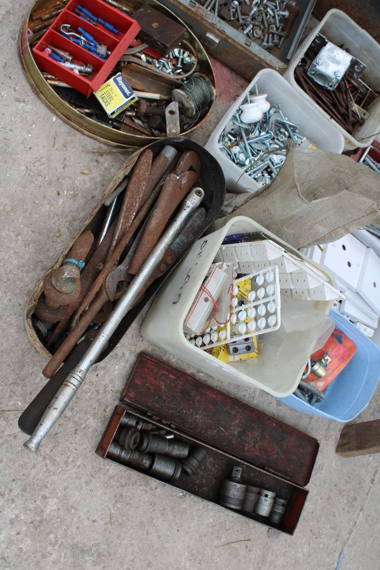 AN ASSORTMENT OF TOOLS AND HARDWARE TO INCLUDE SOCKETS, SPANNERS AND NUTS AND BOLTS ETC - Image 2 of 4