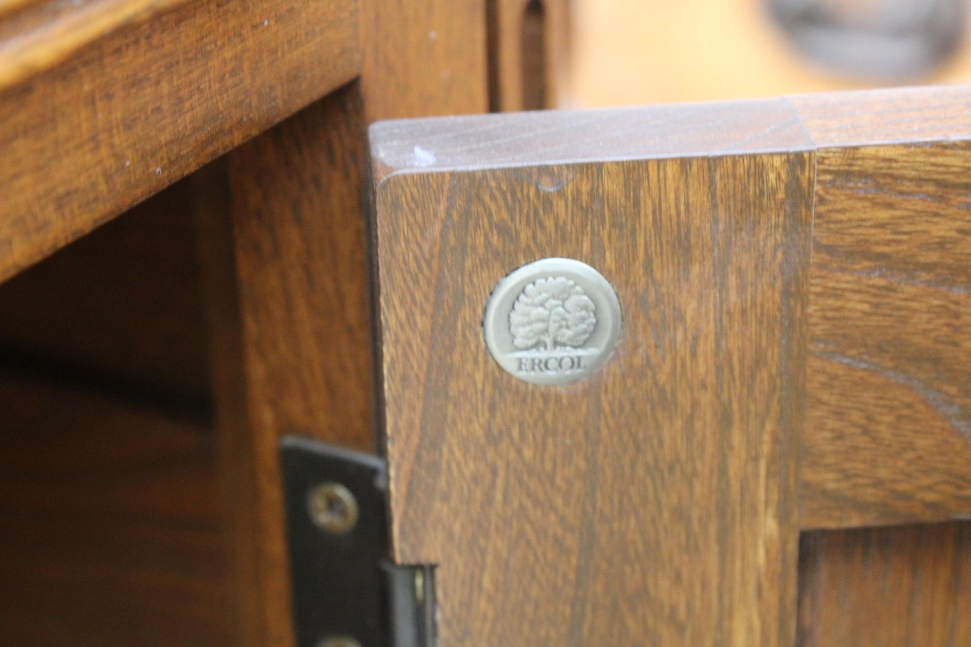 AN ERCOL BLONDE ELM BESIDE CABINET AND OAK TIER DROP-LEAF TROLLEY - Image 4 of 4