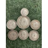 SEVEN PRE 1920 GREAT BRITAIN SILVER COINS TO INCLUDE A HALF CROWN, A SIXPENCE AND FIVE SHILLINGS