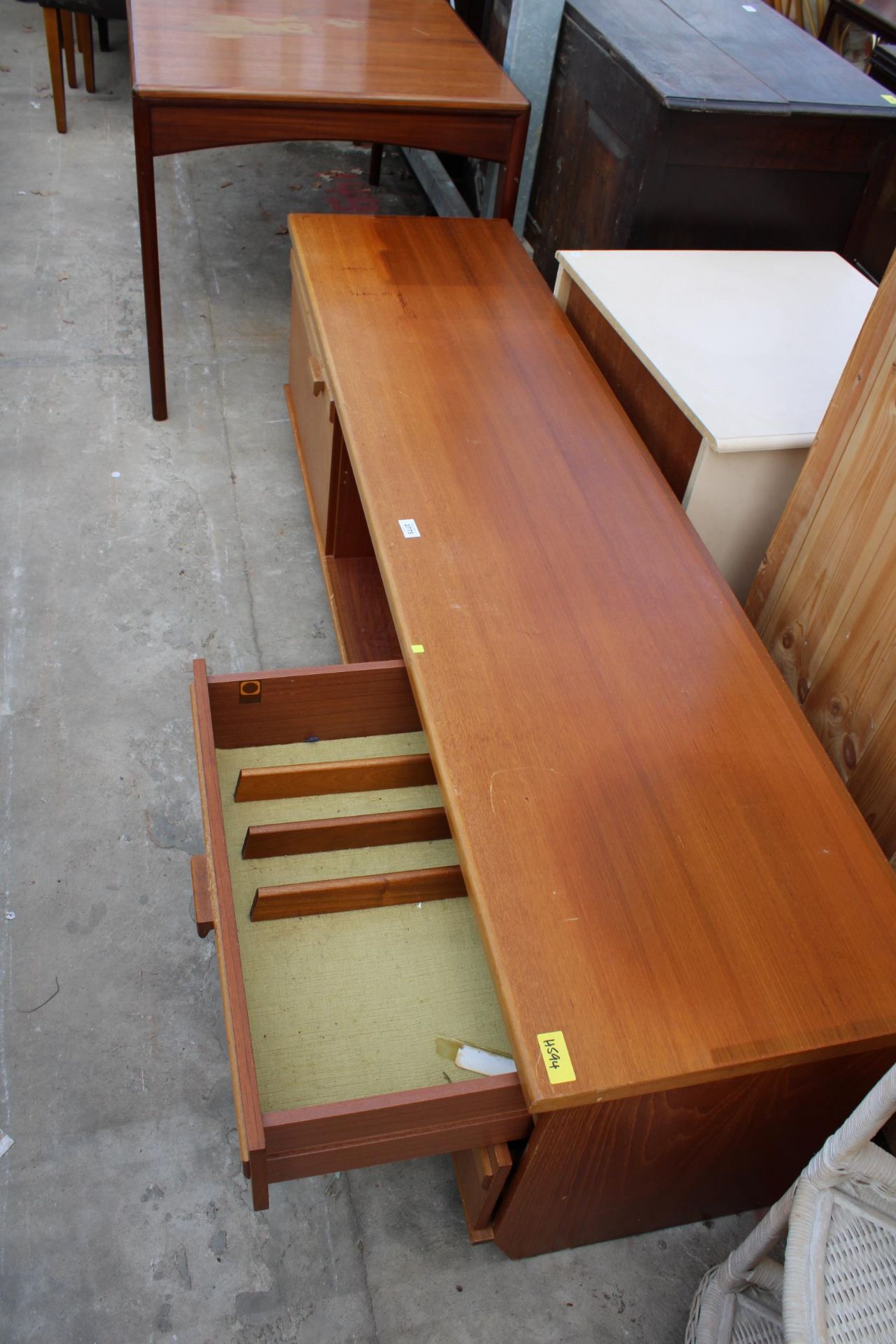 A RETRO TEAK PORTWOOD FURNITURE LOW UNIT ENCLOSING CUPBOARD AND DRAWERS, 72" WIDE - Image 4 of 5