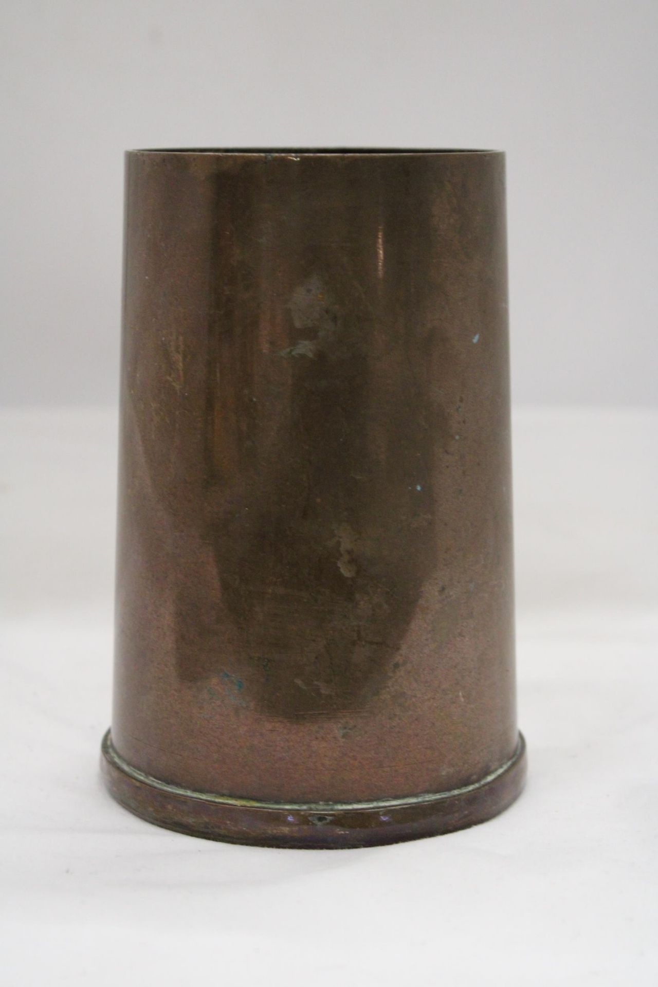 A VERY HEAVY VINTAGE COPPER TANKARD - Image 3 of 6