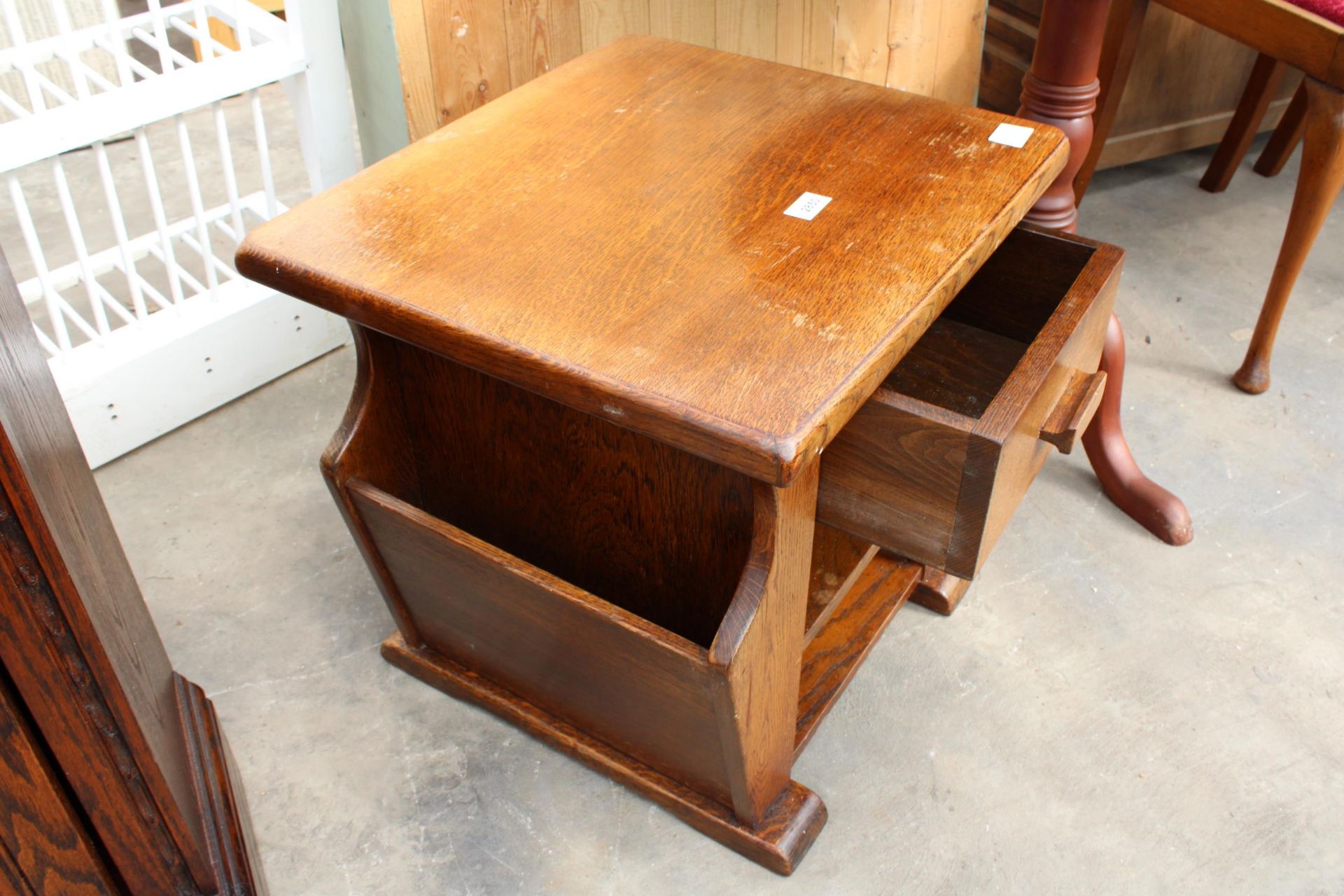 AN OAK MAGAZINE RACK / TABLE AND OAK JAYCEE TELEVISION STAND WITH LINENFOLD SLIDING DOORS - Image 2 of 5