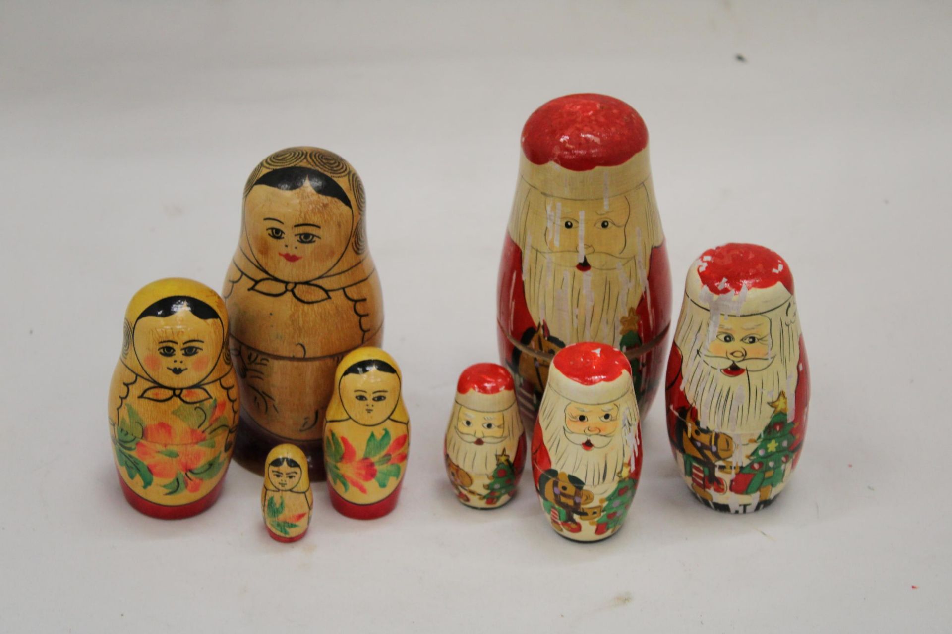 A RUSSIAN NESTING DOLL AND FATHER CHRISTMAS - Bild 2 aus 5