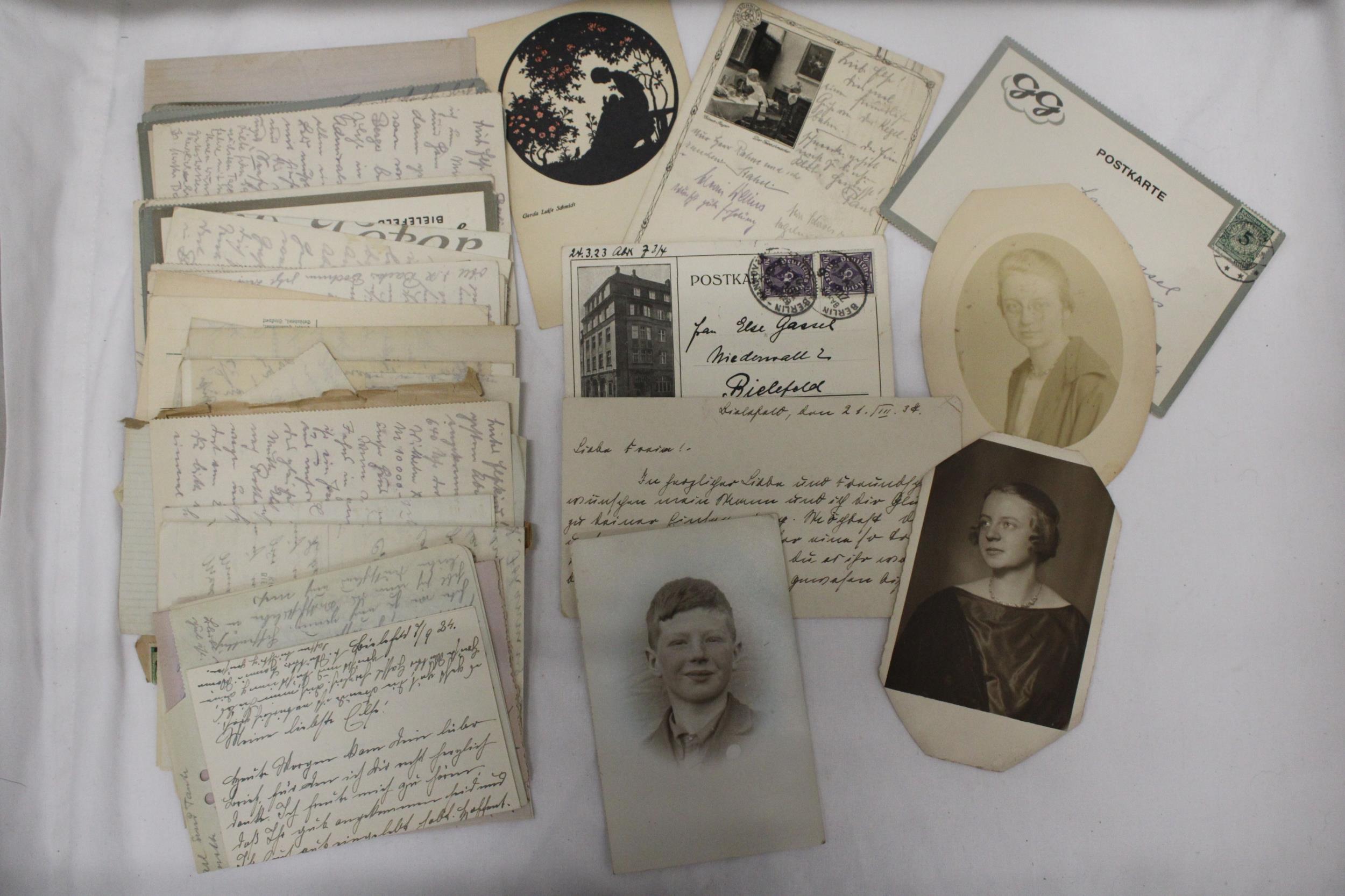 A COLLECTION OF VINTAGE PHOTOS, POSTCARDS, LETTERS, ETC FROM A GERMAN FAMILY, 1922-1937