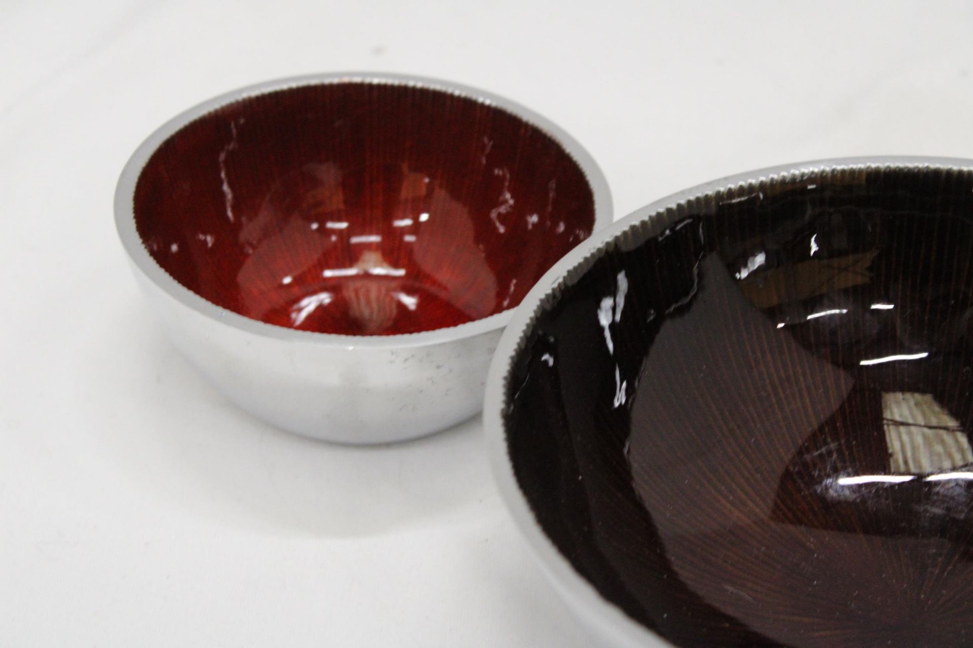 THREE MATCHING DESIGNER ENAMELLED BOWLS - Image 4 of 4