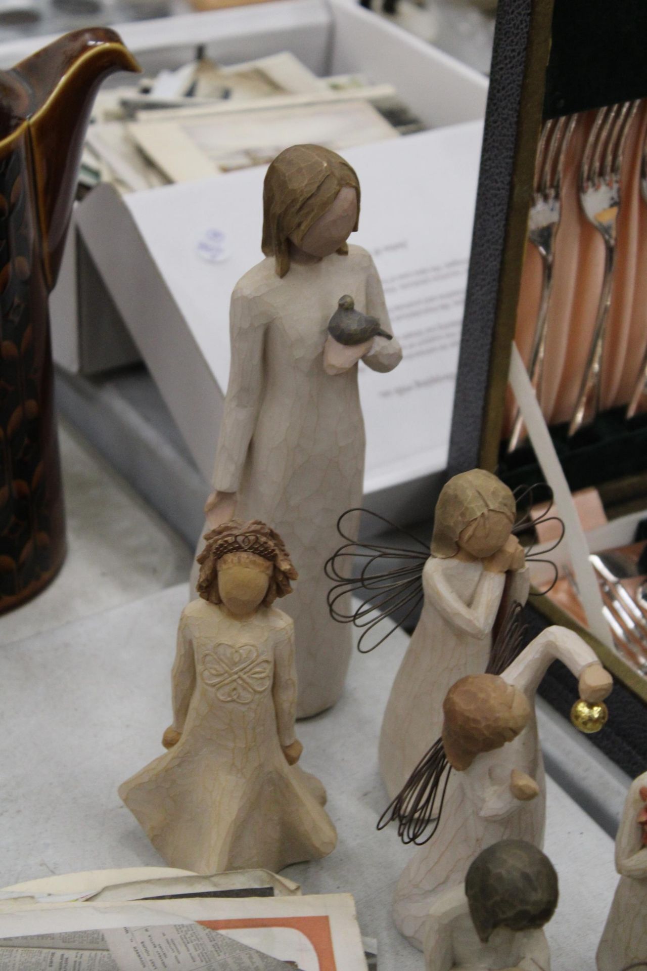 A COLLECTION OF SEVENTEEN 'WILLOW TREE' FIGURES - Image 5 of 7