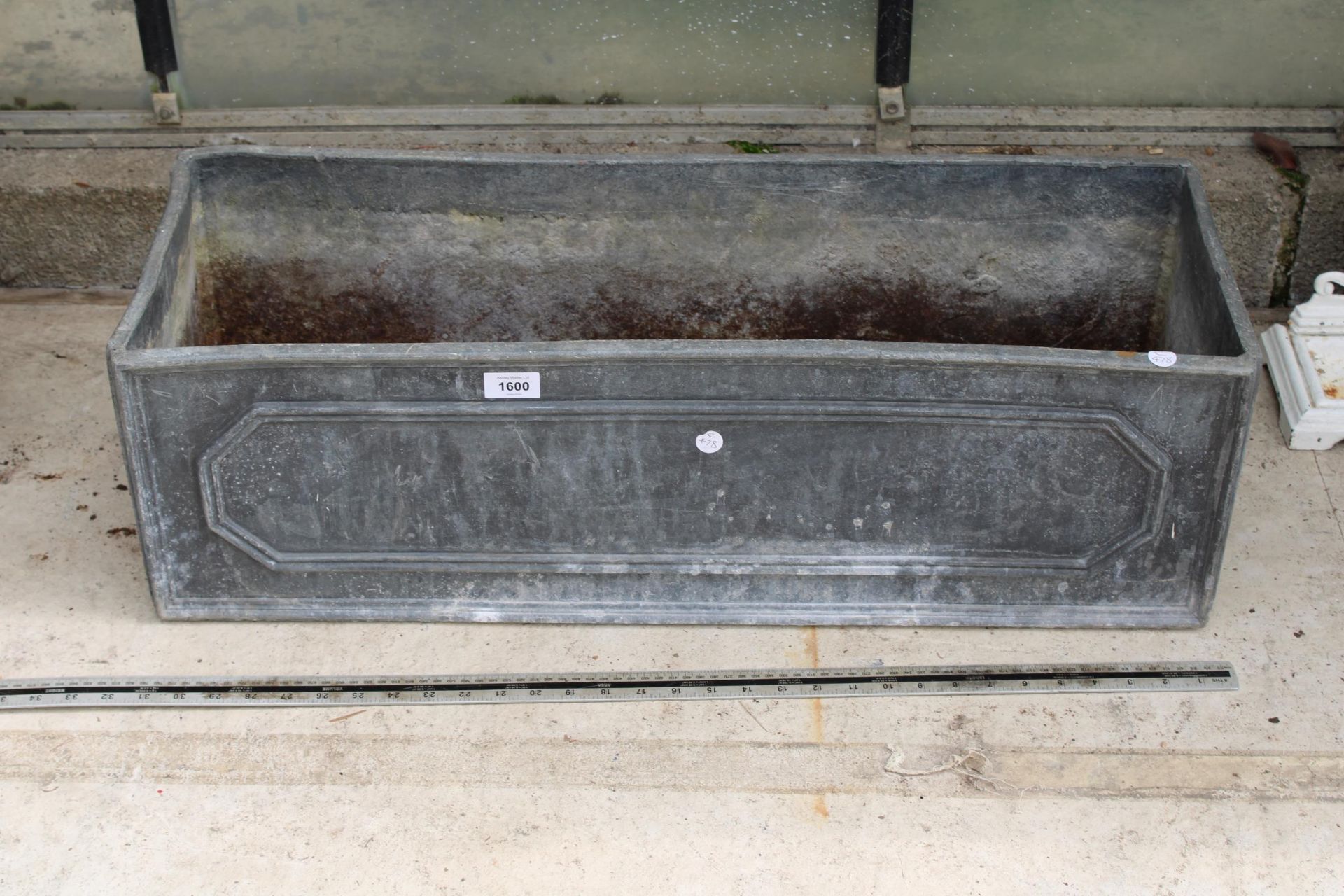 A VINTAGE SOLID HEAVY LEAD TROUGH PLANTER (L:78CM)