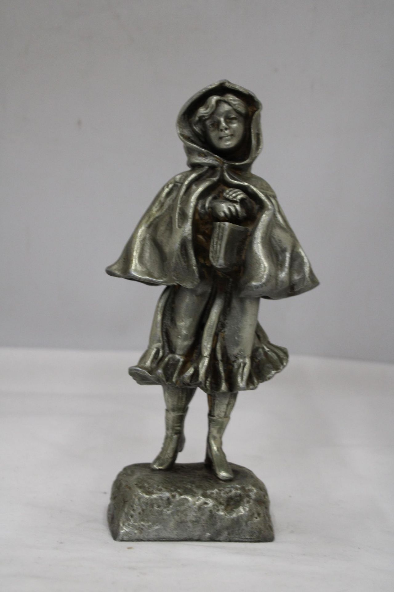 A WHITE METAL FIGURE OF A GIRL, SIGNED 'TREMO', FRANCE, HEIGHT 24CM - Bild 2 aus 5