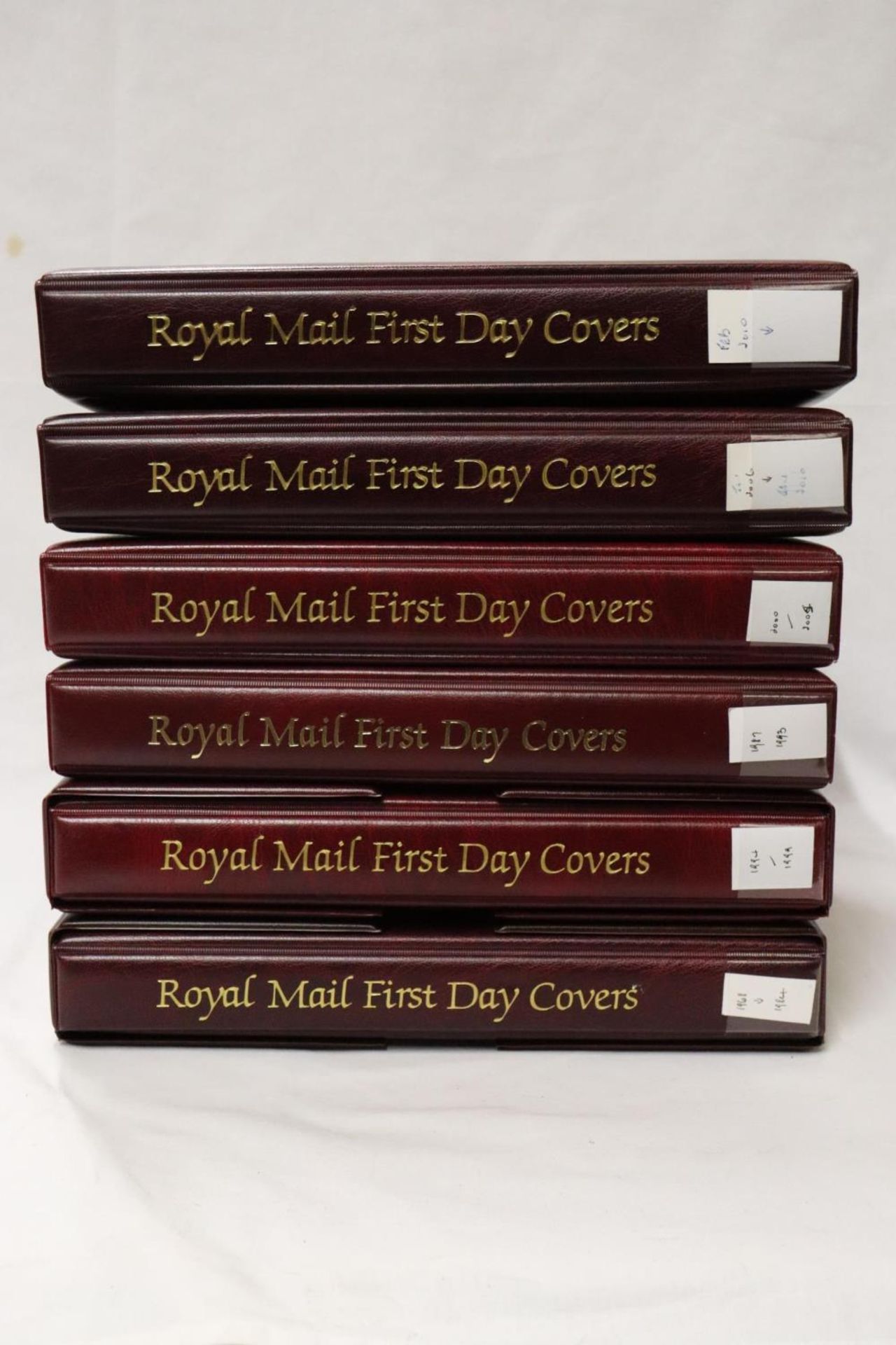 GB - A COMPREHENSIVE FDC COLLECTION HOUSED IN SIX ROYAL MAIL BINDERS. MAINLY TYPED LABELS - Image 6 of 6