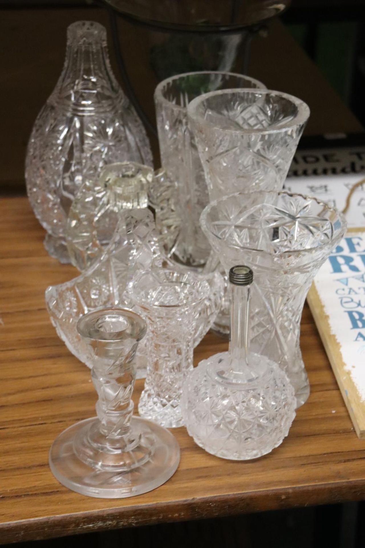 A QUANTITY OF GLASSWARE TO INCLUDE VASES, CANDLESTICKS, ETC, PLUS TWO SIGNS, 'BEACH RULES' AND ' - Image 2 of 3