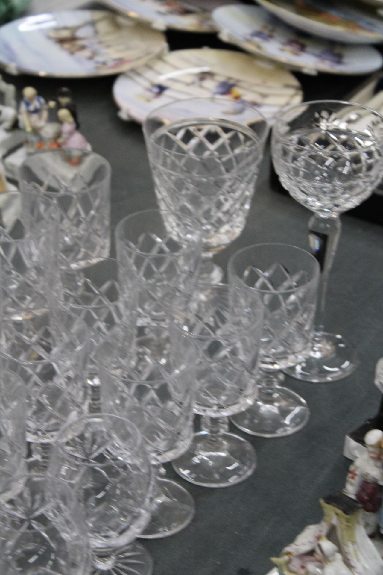 A QUANTITY OF GLASSES TO INCLUDE WINE, TUMBLERS, ETC - Image 6 of 7