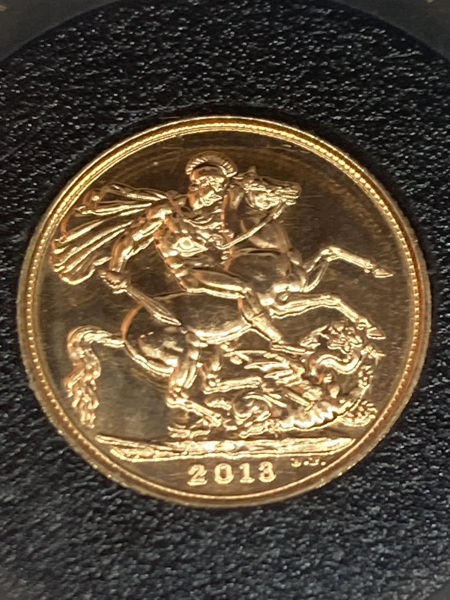 A CASED UNCIRCULATED GOLD SOVEREIGN DATED 2018 - Image 2 of 3