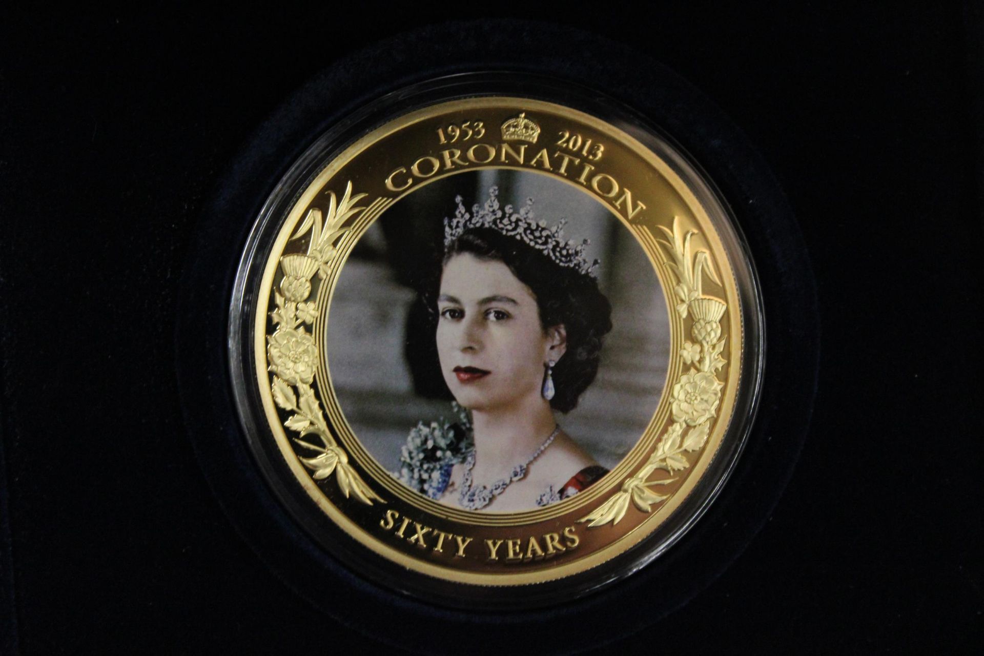 A BOXED 2013 CORONATION JUBILEE 65MM COIN WITH CERTIFICATE OF AUTHENTICITY - Image 3 of 4
