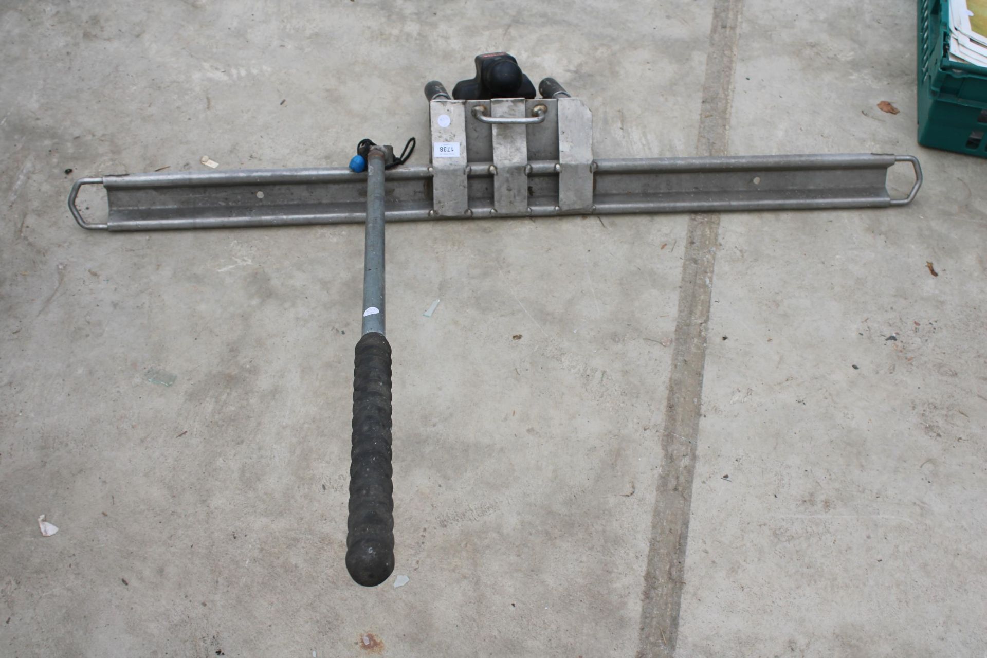 A METAL VEHICLE TOW BAR EXTENSION TOOL - Image 3 of 3