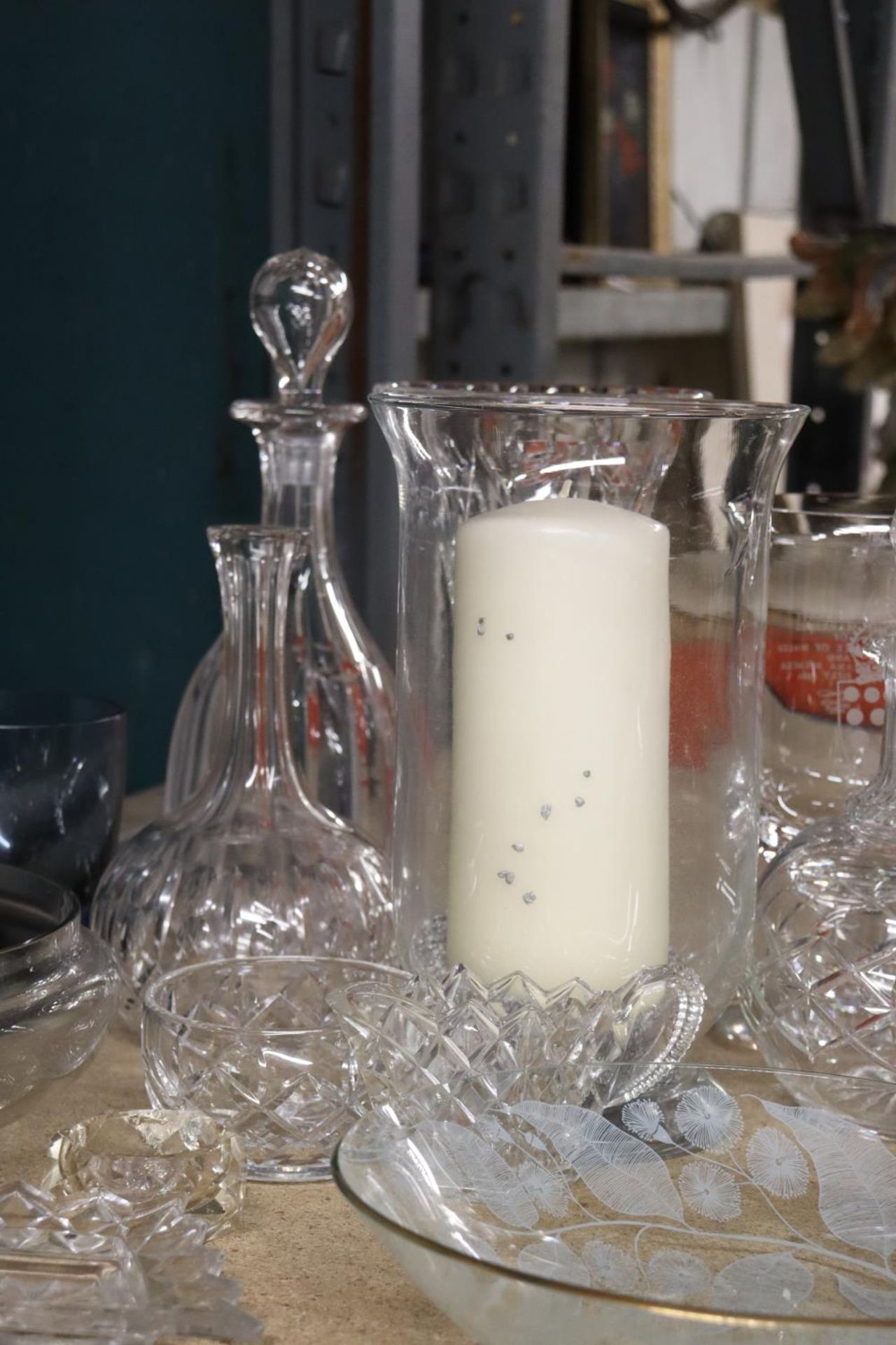 A QUANTITY OF GLASSWARE TO INCLUDE DECANTERS, BOWLS, VASES, CANDLE HURRICANE, ETC., - Image 5 of 5