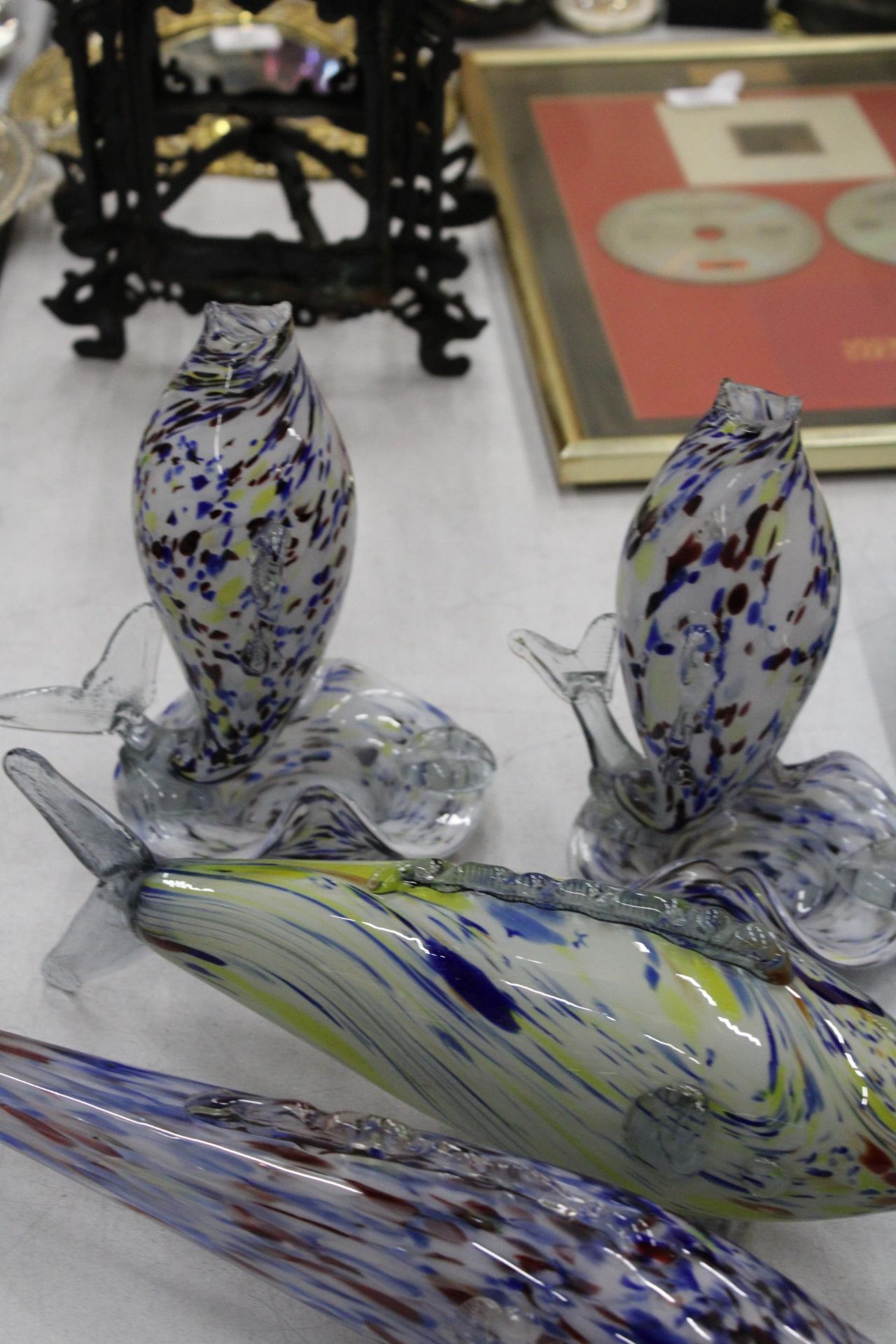 FOUR LARGE MURANO STYLE GLASS FISHES - Image 4 of 6