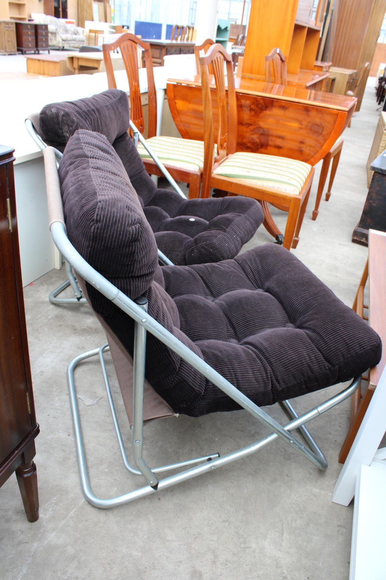 A PAIR OF MODERN BUTTONED EASY CHAIRS ON TUBULAR FRAMES - Image 2 of 2