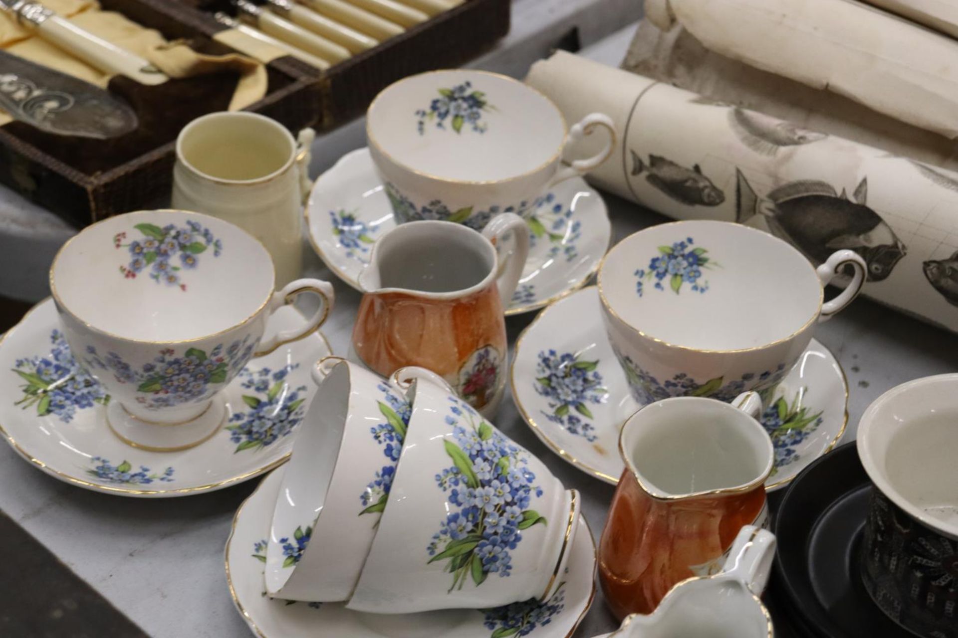 A QUANTITY OF CHINA TO INCLUDE PORTMERION "MAGIC CITY" CUPS AND SAUCERS, REGENCY PART TEASET, - Bild 6 aus 6