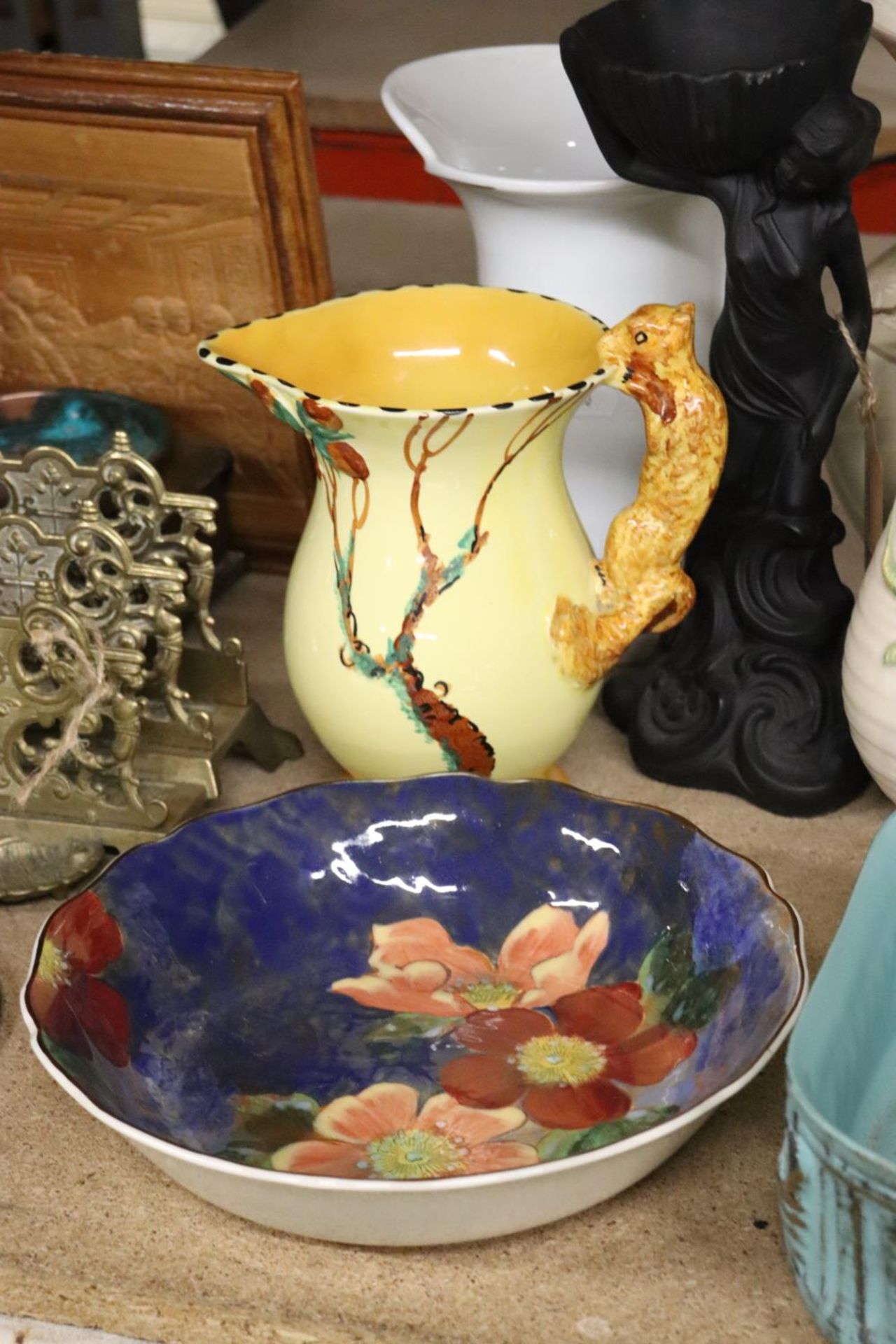 VARIOUS CERAMICS TO INCLUDE A ROYAL DOULTON BOWL AND A BURLEIGHWARE JUG ETC - Image 2 of 5