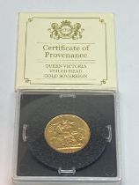 AN 1895 QUEEN VICTORIA VEILED HEAD GOLD SOVEREIGN