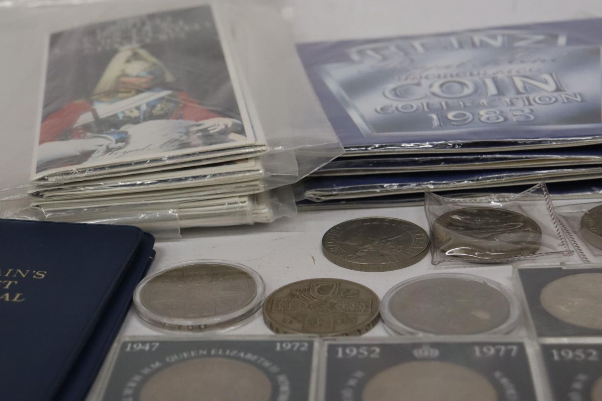 A SELECTION OF MIXED COINAGE, MAINLY UK, INCLUDING 1953 YEAR SET, TWO TUBS OF UNCIRCULATED QE11 - Image 5 of 5