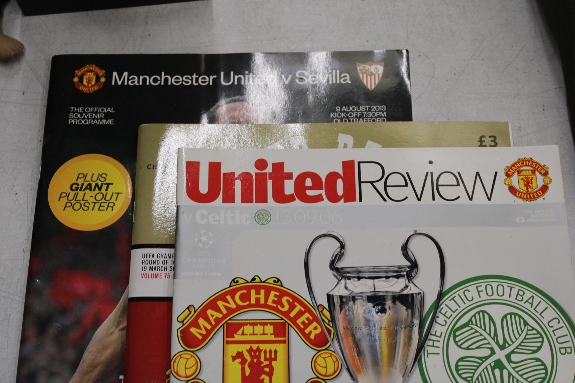 TEN VINTAGE MANCHESTER UNITED PROGRAMMES, TO INCLUDE BARCELONA AND JUVENTUS - Image 3 of 6