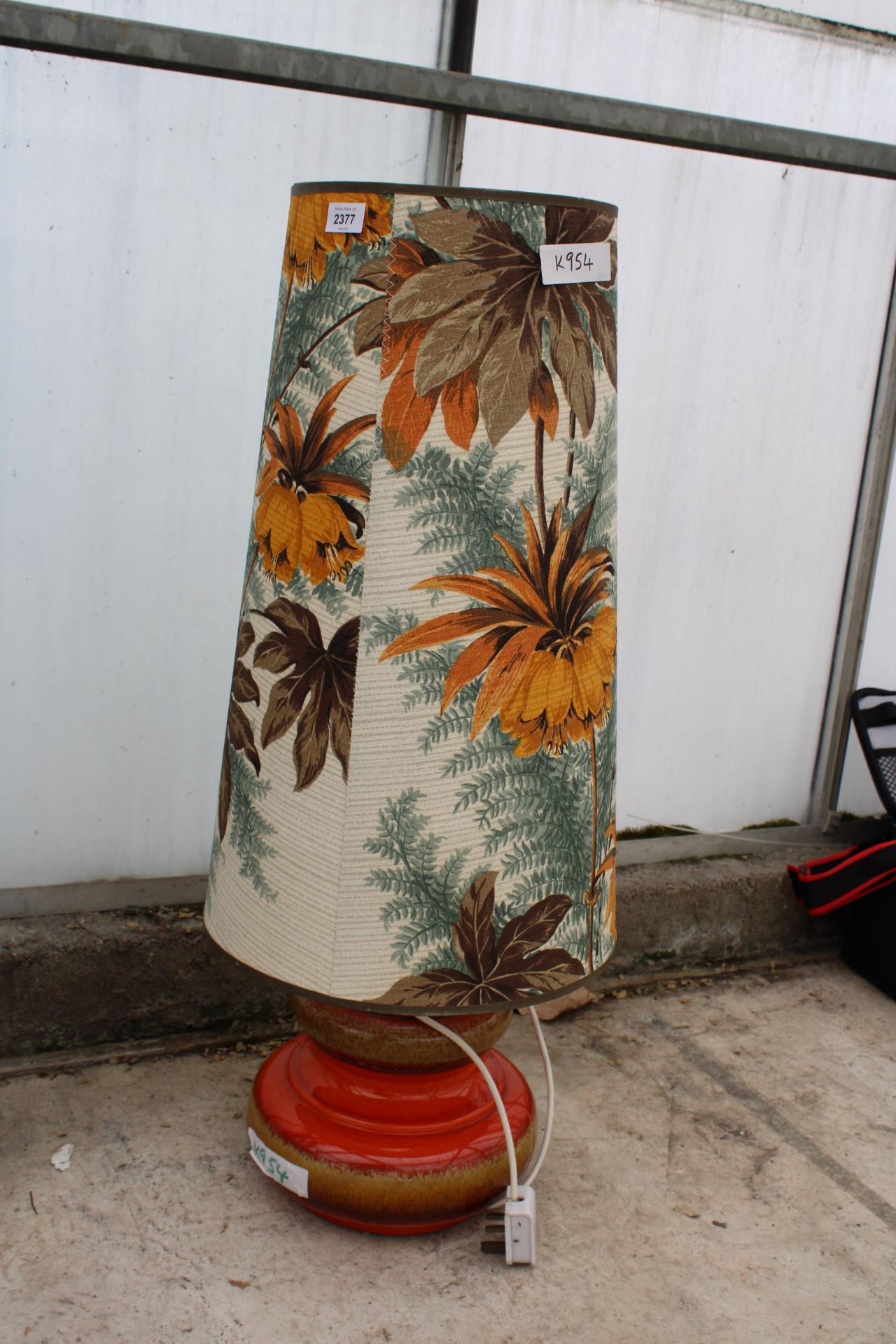 A DECORATIVE TABLE LAMP WITH FLORAL SHADE