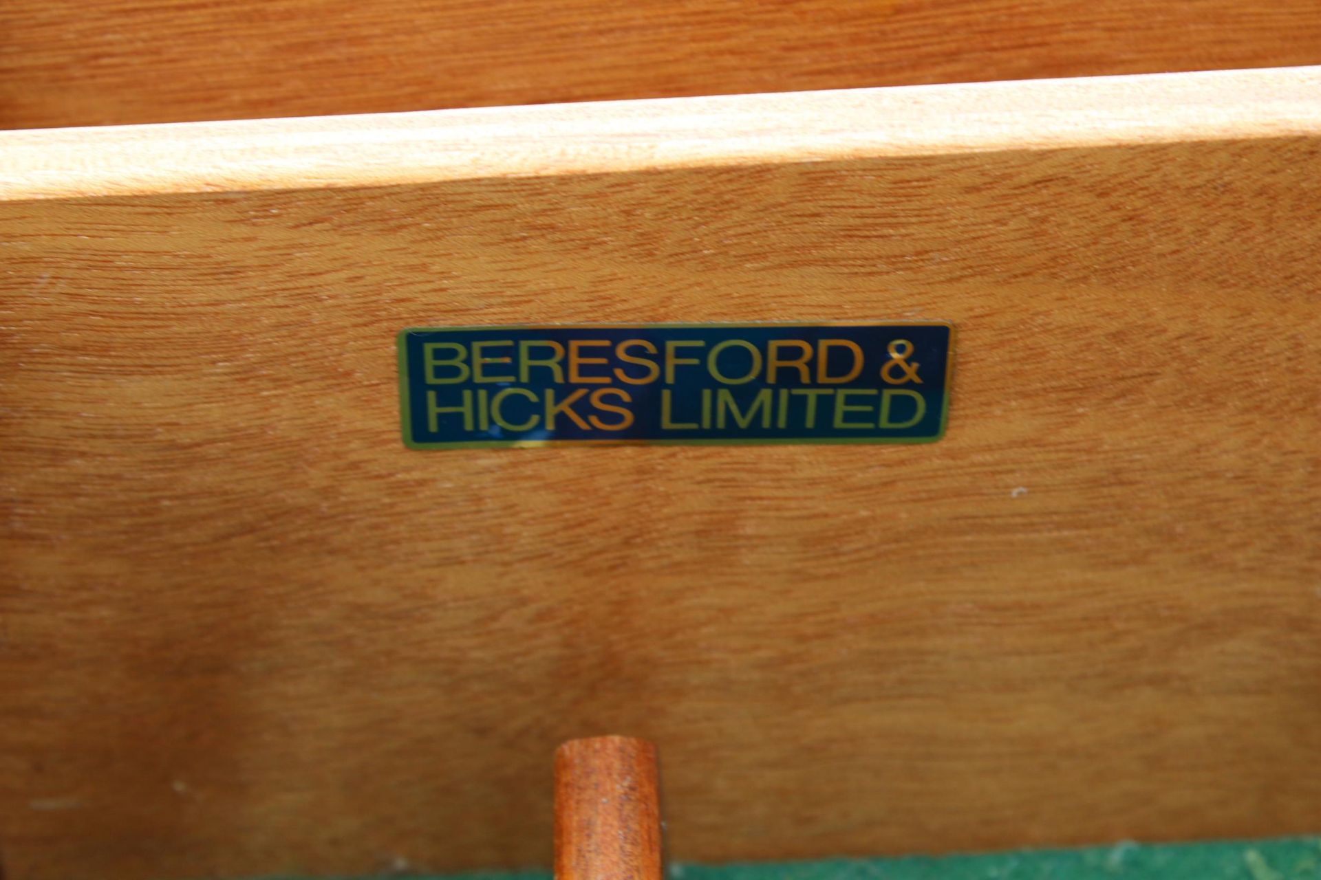 A BERESFORD AND HICKS LTD YEW WOOS TWO DOOR BOOKCASE ON BASE 36" WIDE - Image 5 of 5